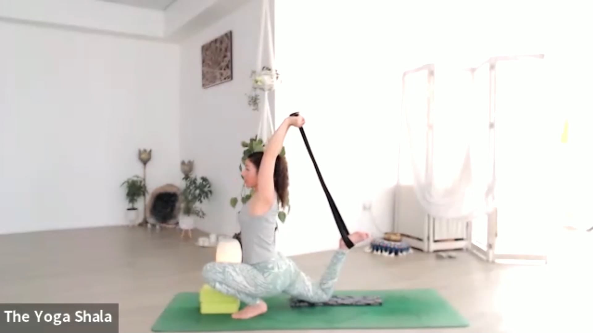 Saturday Play - Complex & Calm: Backbends & Overhead grip - 20220723