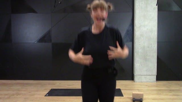 04- UPPER BODY WITH AMY (20 MIN)