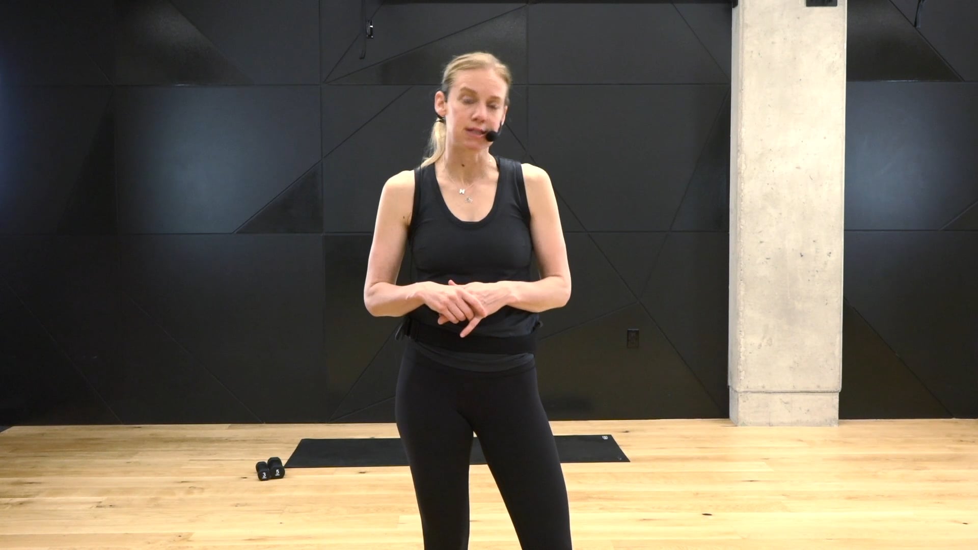 04- CORE FIT WITH LUCY (20 MIN)