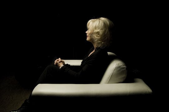 Janine Turner White Chair Film (Season 4)