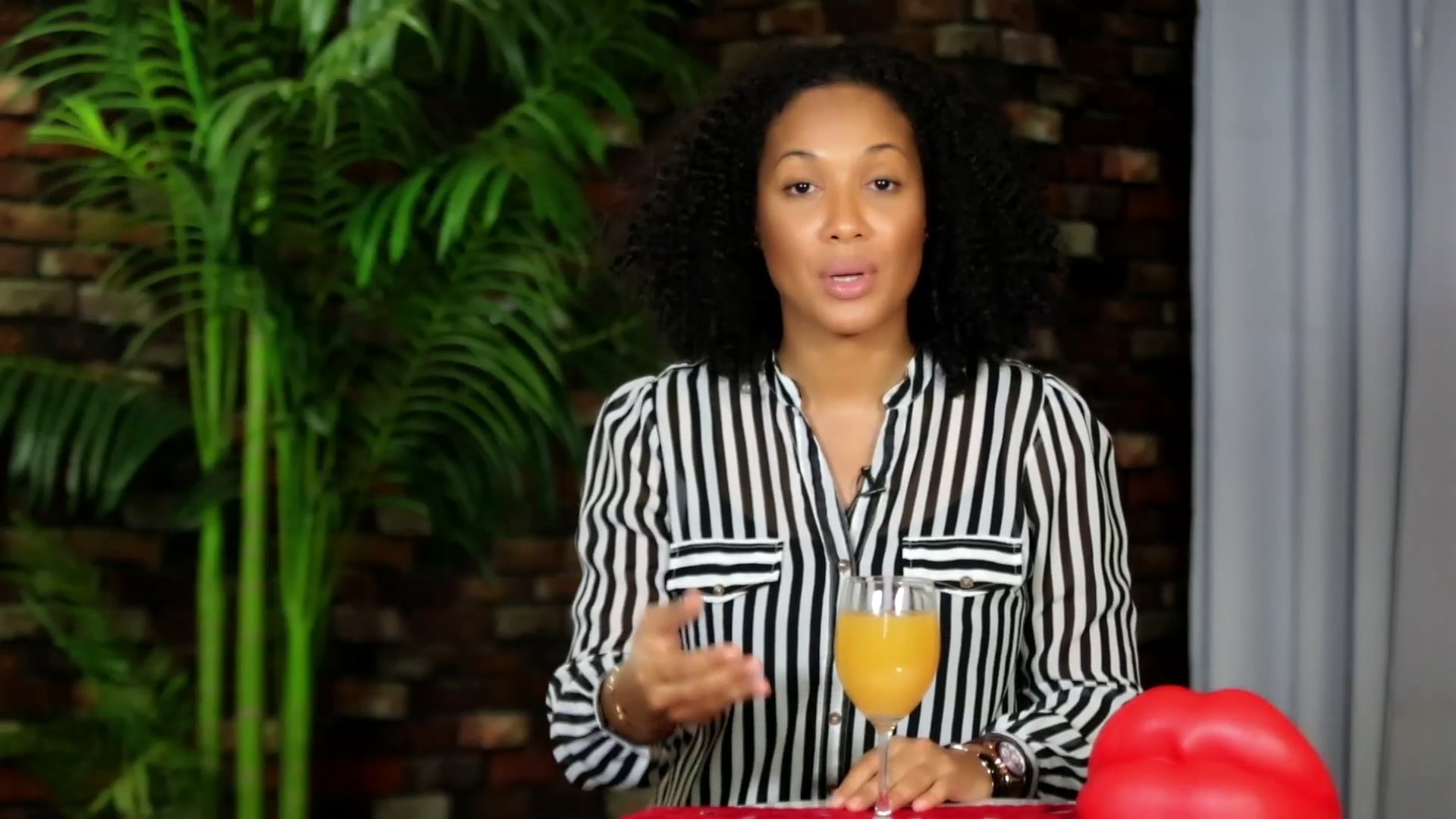 MUD S1 EP12 GRADIENT EYE SHADOW PARTY LOOK.mov