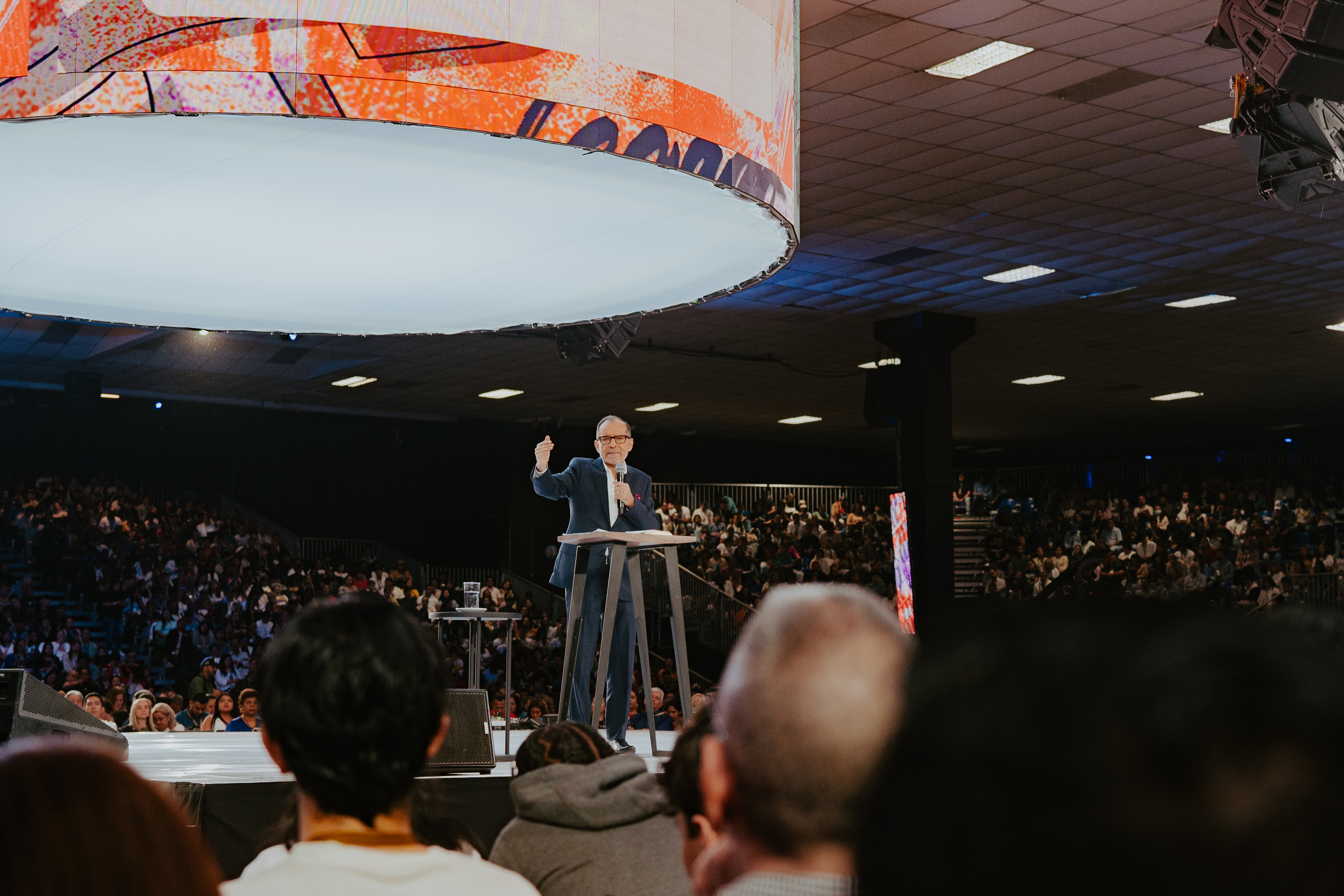 Con dolores de parto - Pastor Esteban Chaves 