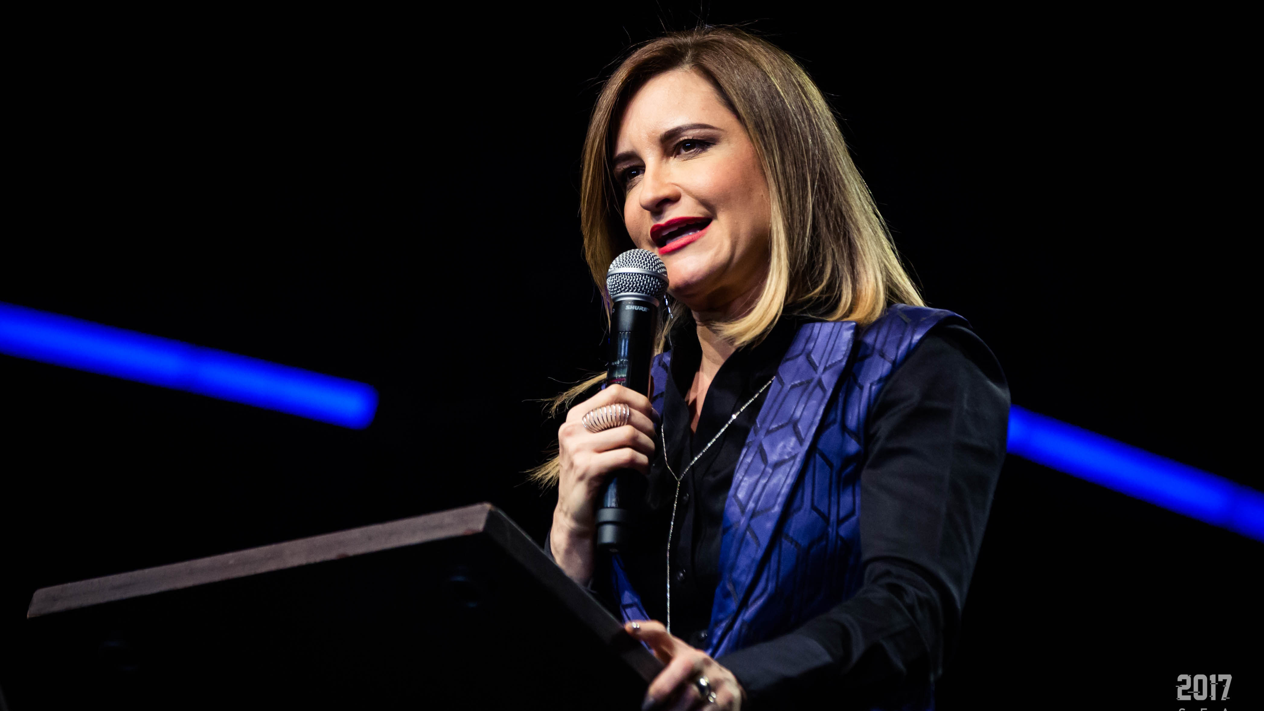 Levantando una familia sacerdotal - Pastora Eline Guerra 