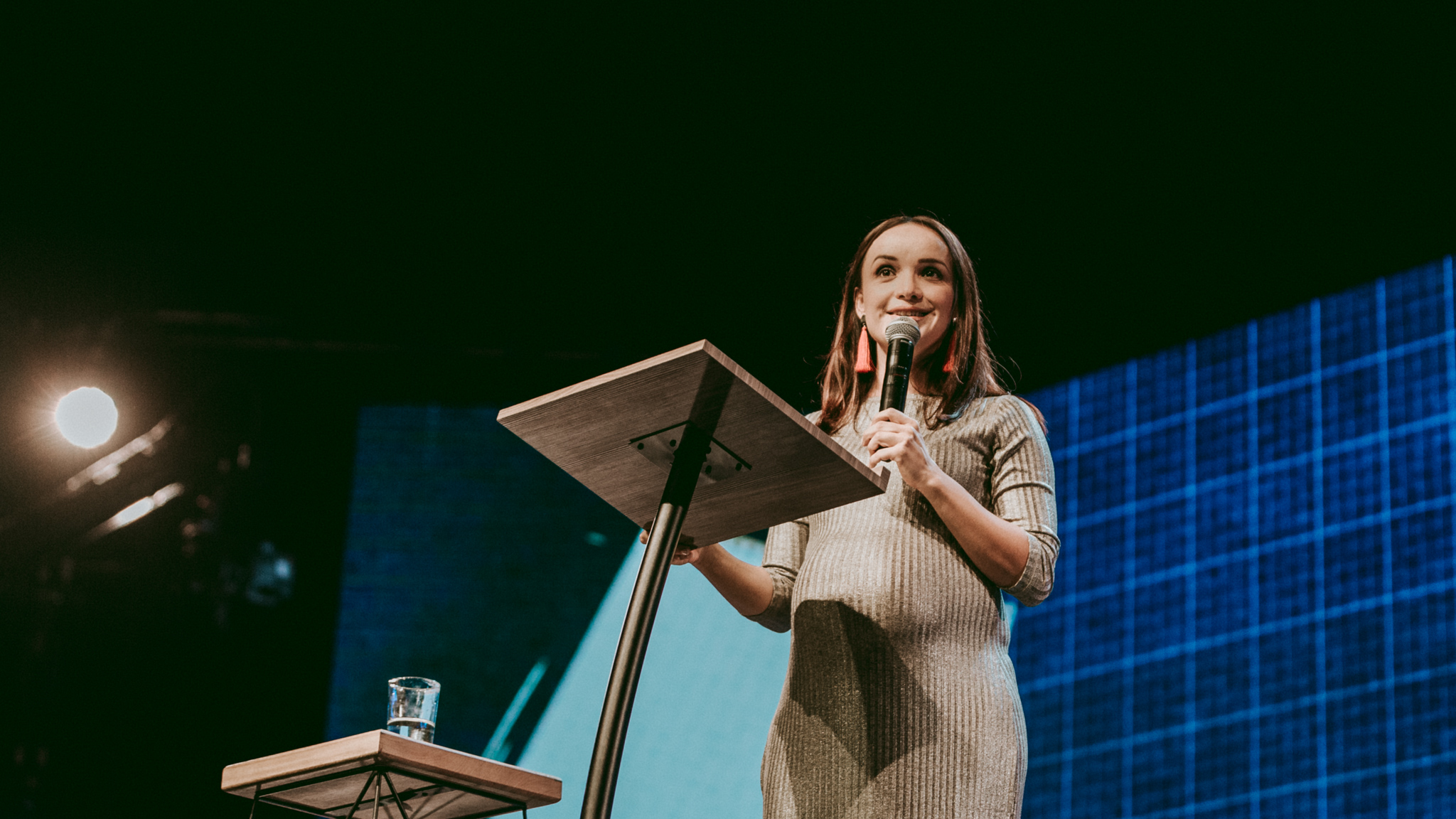 Levantando una generación para Dios - Ps Manuela Castellanos (Ruso)