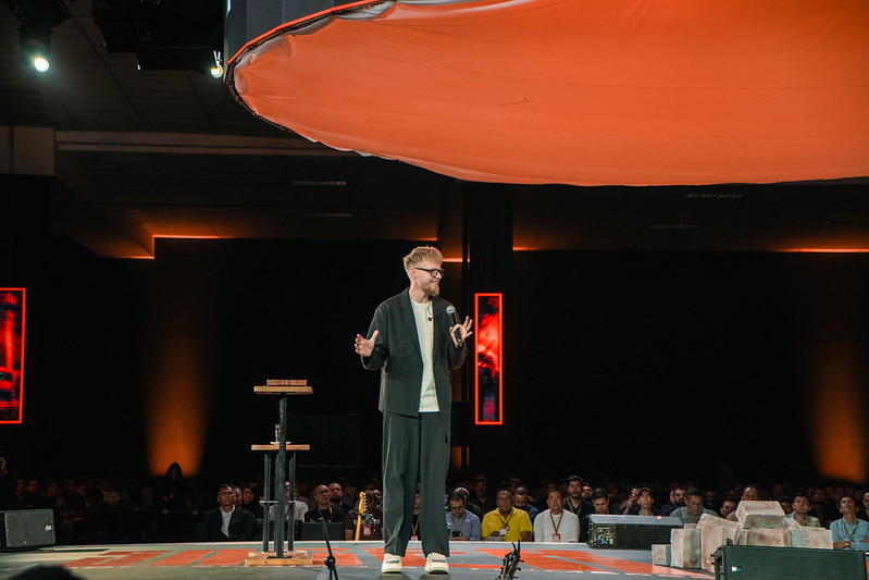 El que ora, conquista - Pastor Rich Harding