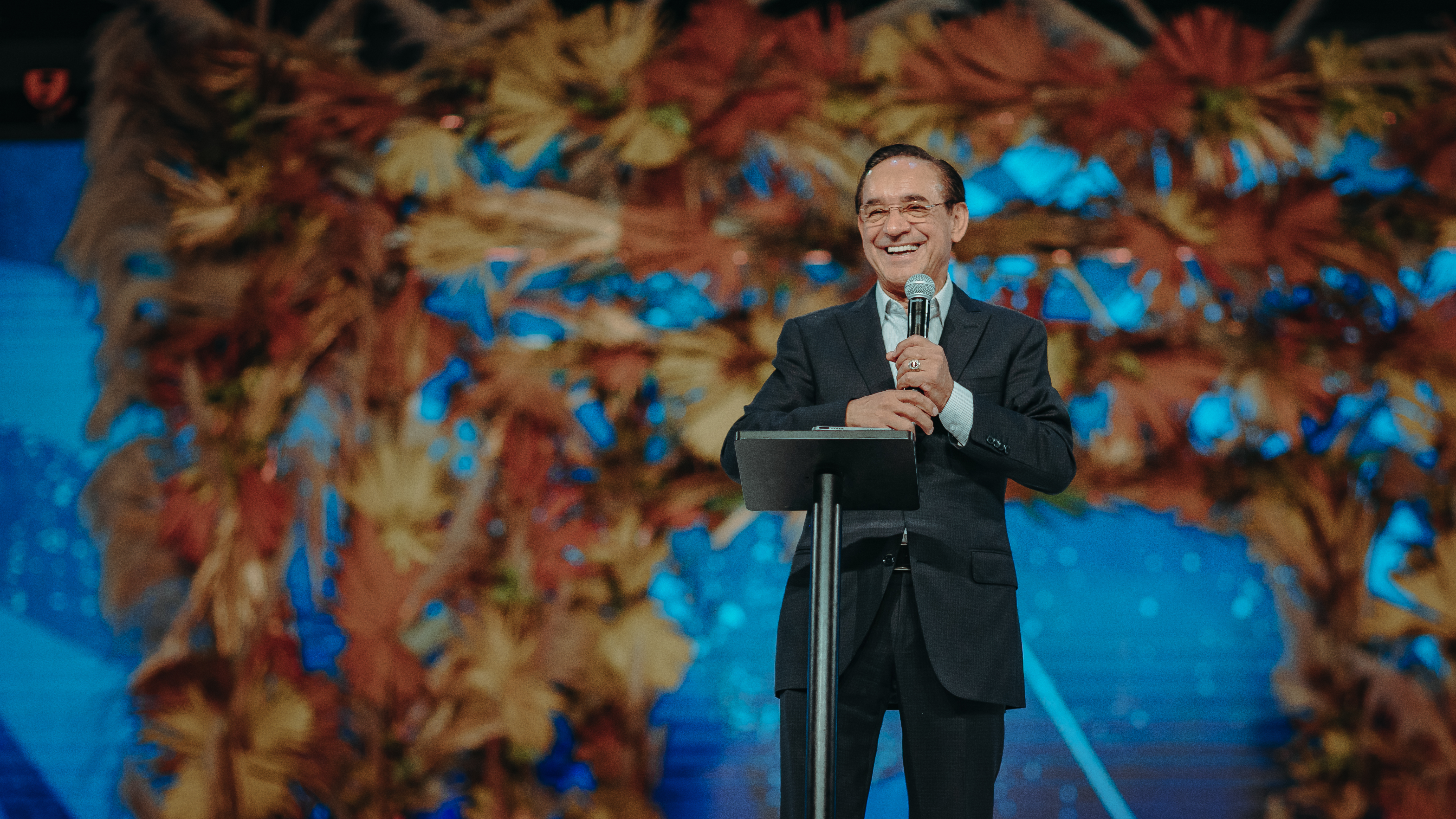 El Reino de Dios y la liberacion - Pastor César Castellanos 