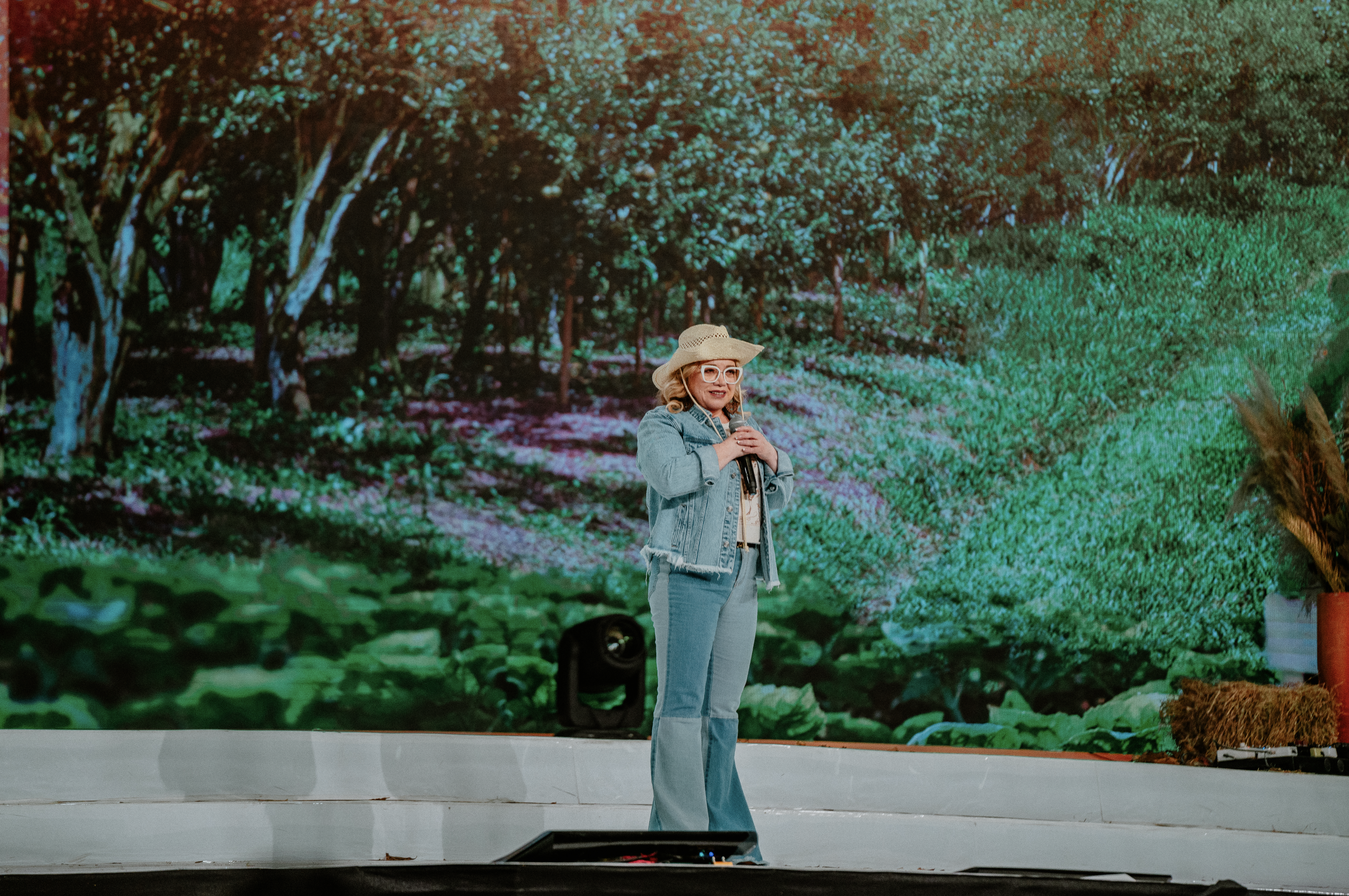 Hay un huerto para ti - Pastora Emma Claudia Castellanos