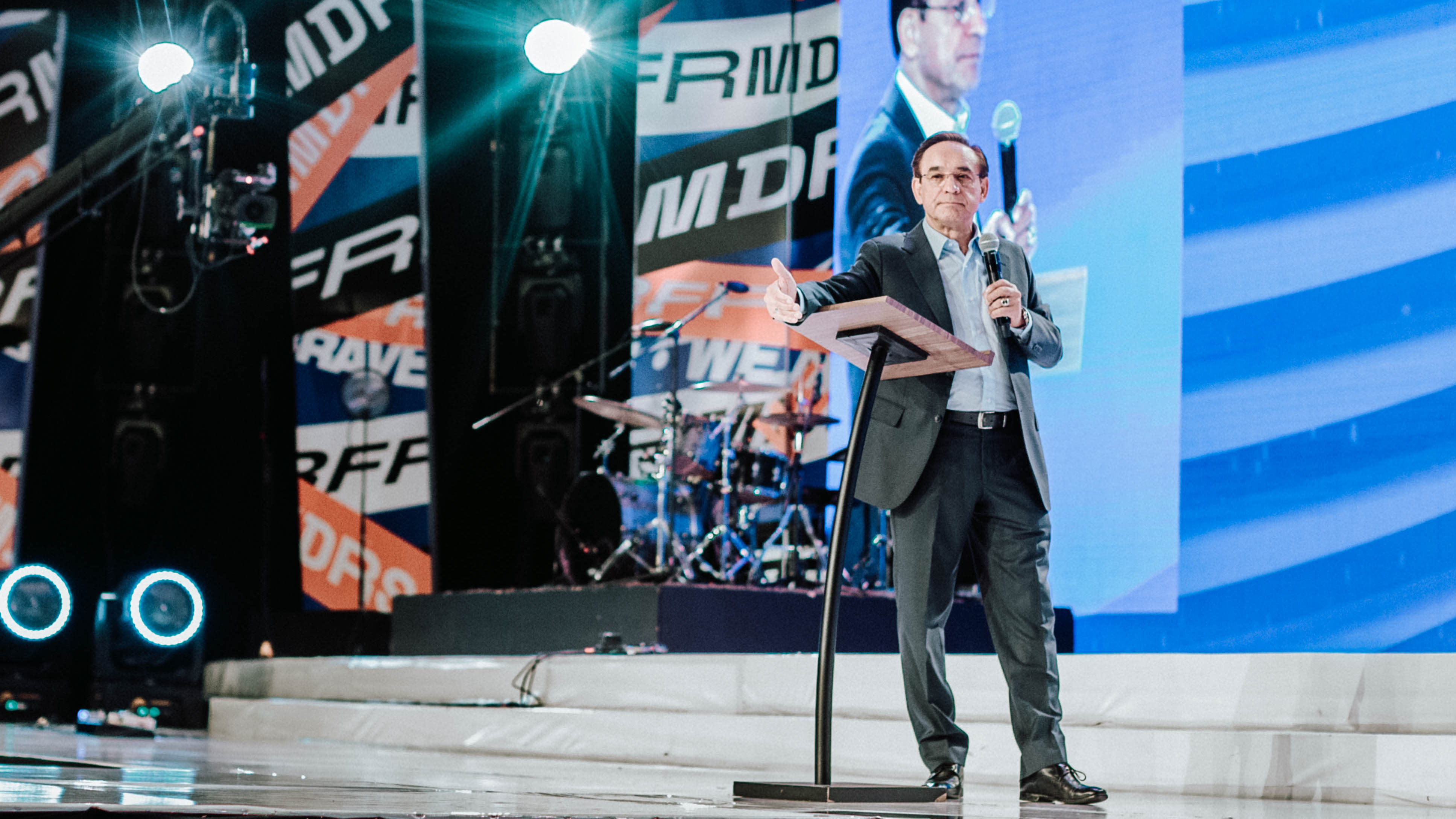 A New Beginning - Pastor Cesar Castellanos 