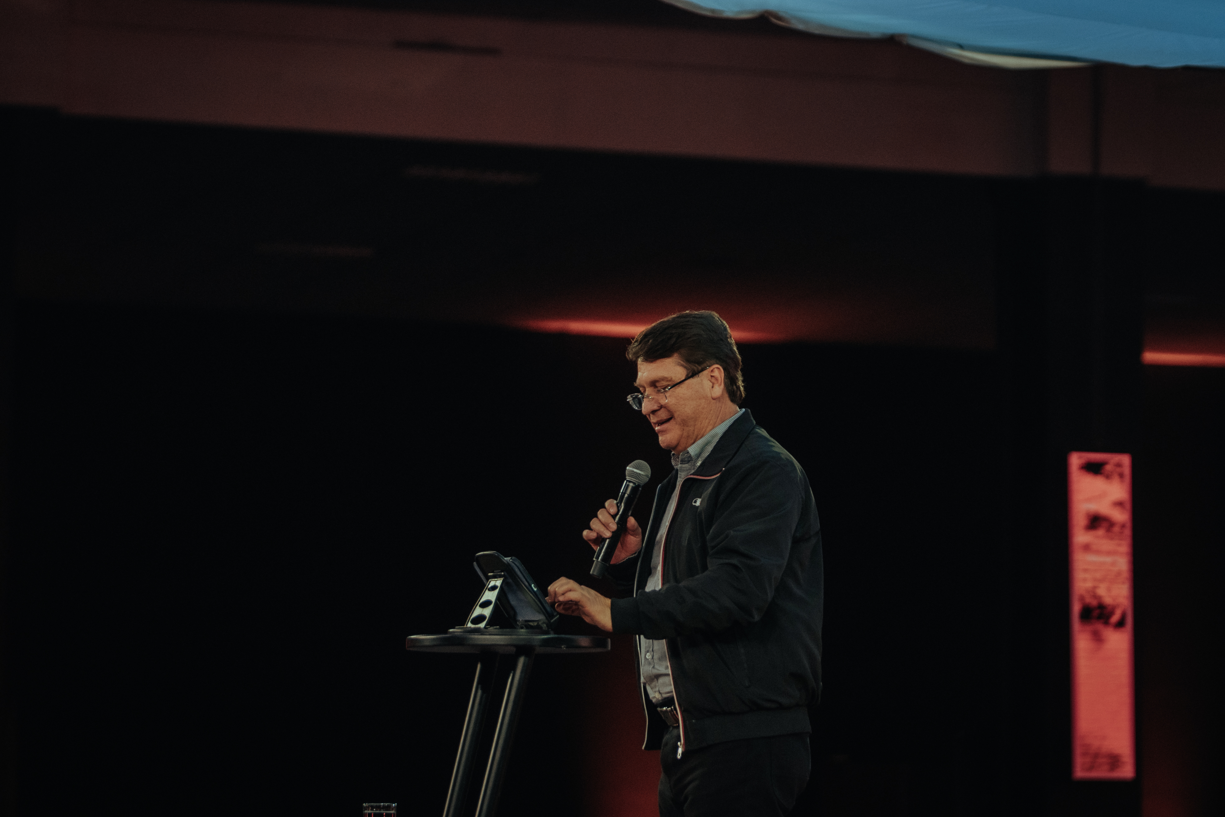 Levántate y pasa el Jordán - Pastor Abelardo Rojas