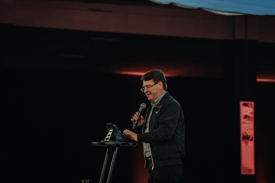 Levántate y pasa el Jordán - Pastor...