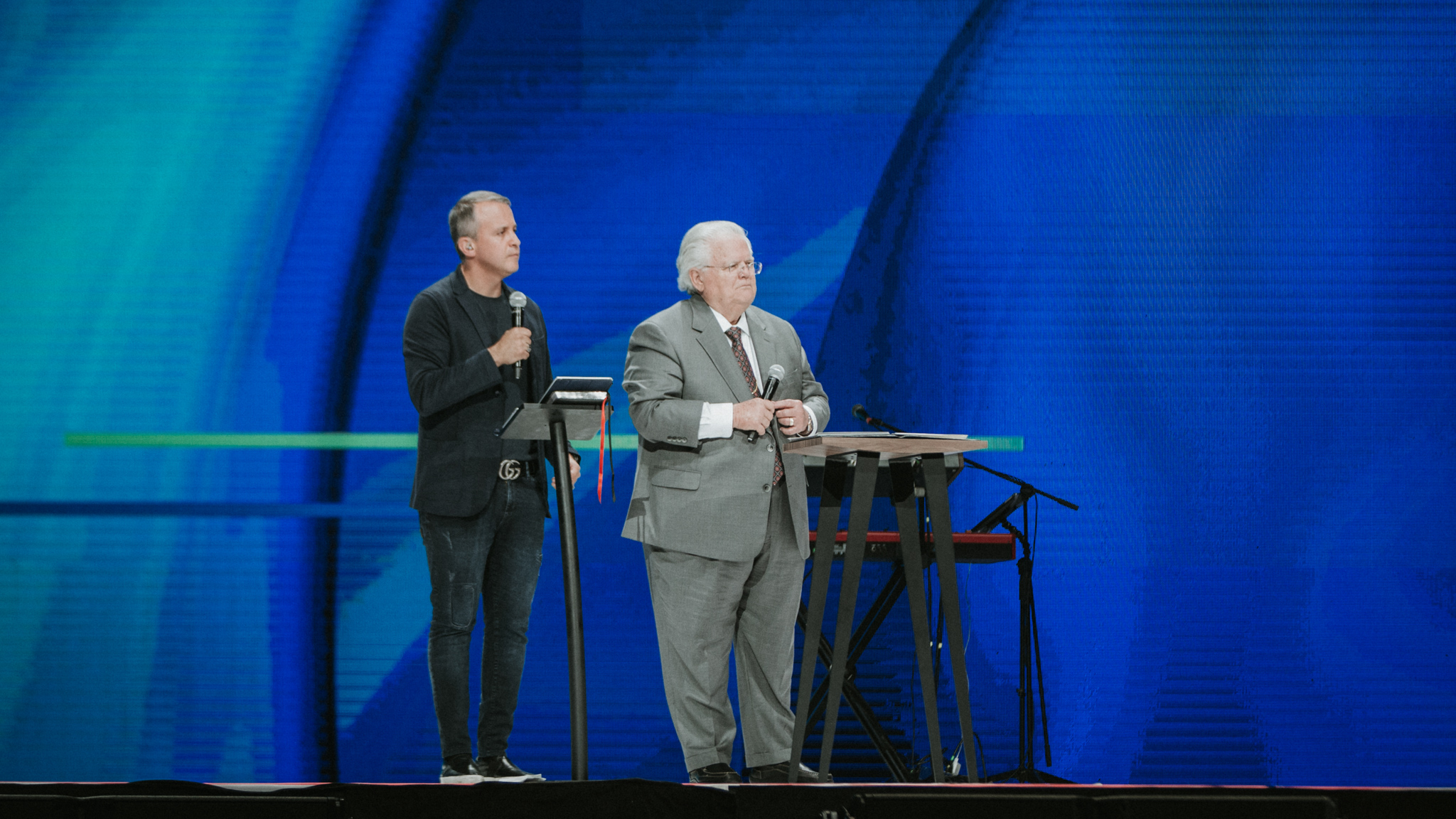 The power of forgiveness - Pastor John Hagee (Español - English)