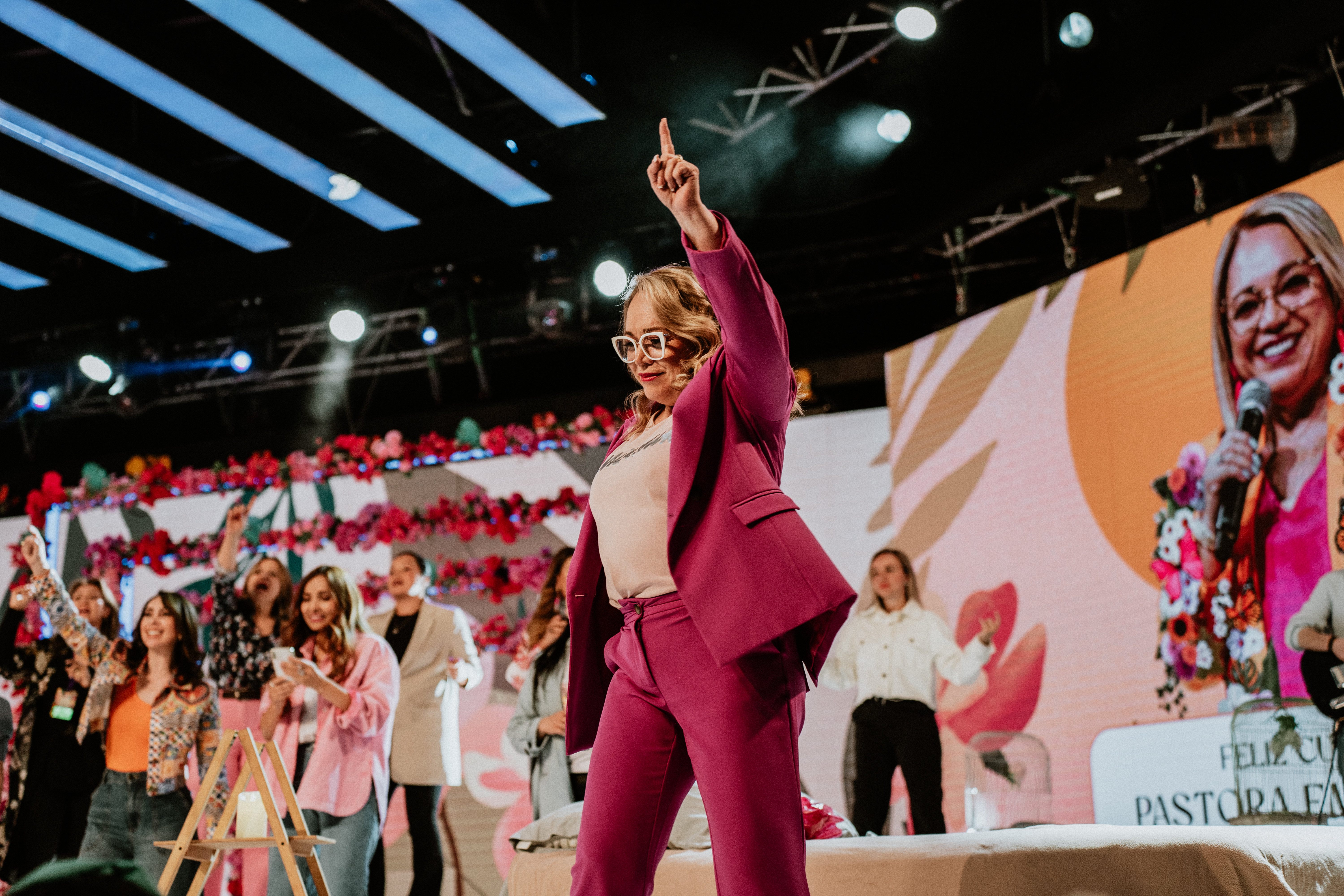 Regocíjate - Pastora Emma Claudia Castellanos 