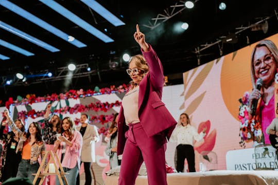 Regocíjate - Pastora Emma Claudia Cas...
