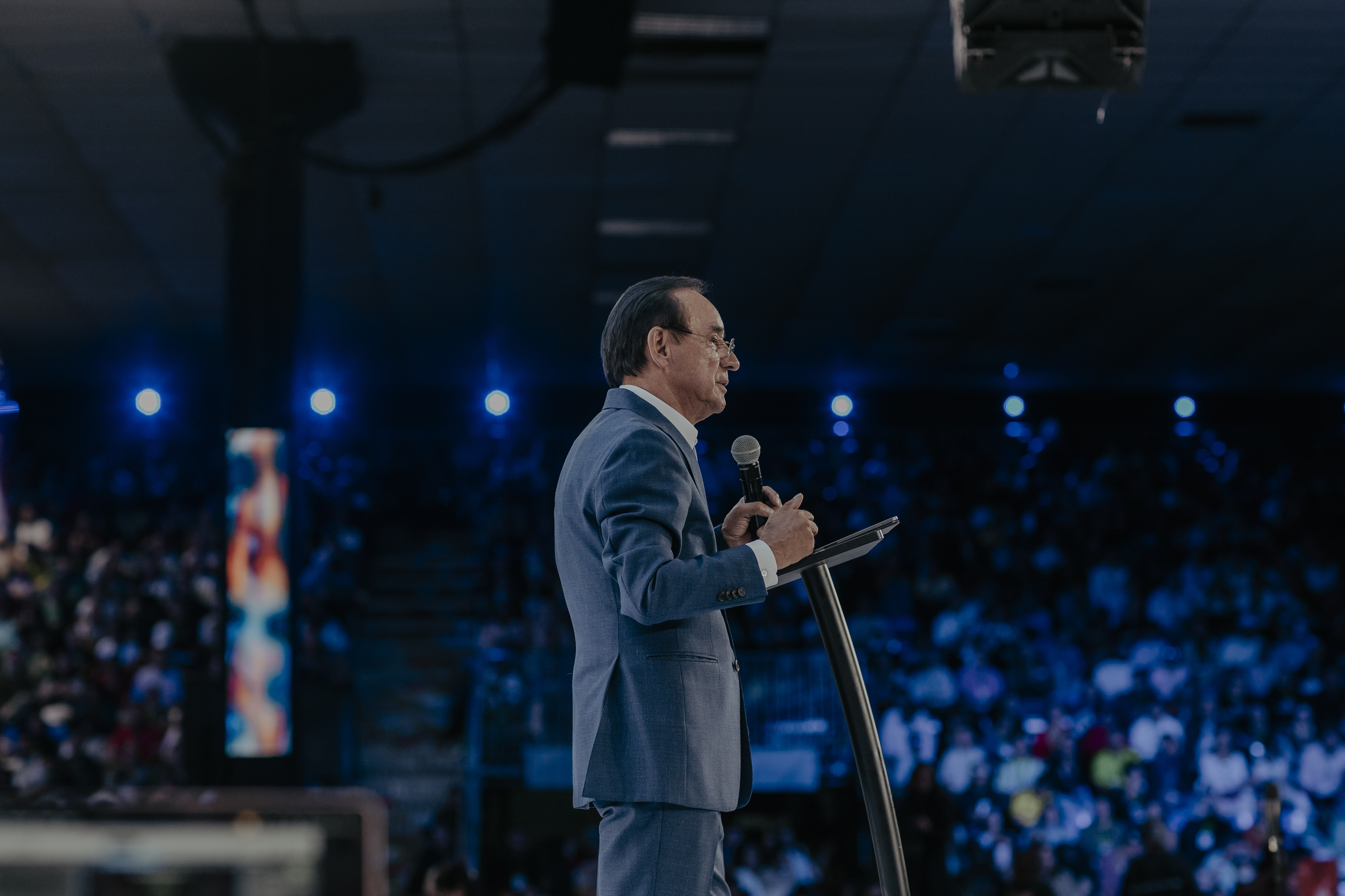 Bendecido por la sangre de Jesús - Pastor César Castellanos 