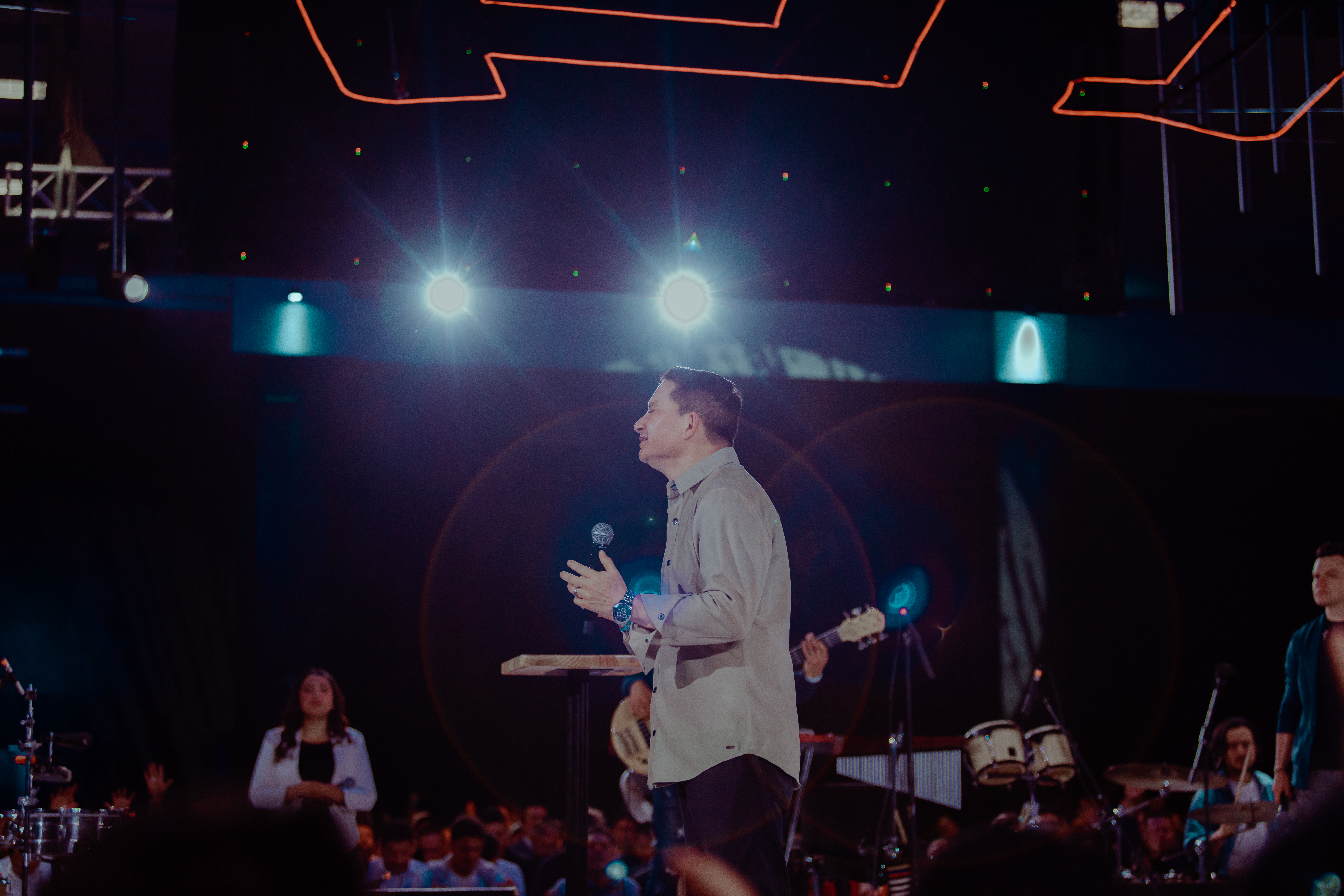 El sacerdote del nuevo pacto - Pastor Saúl Salamanca