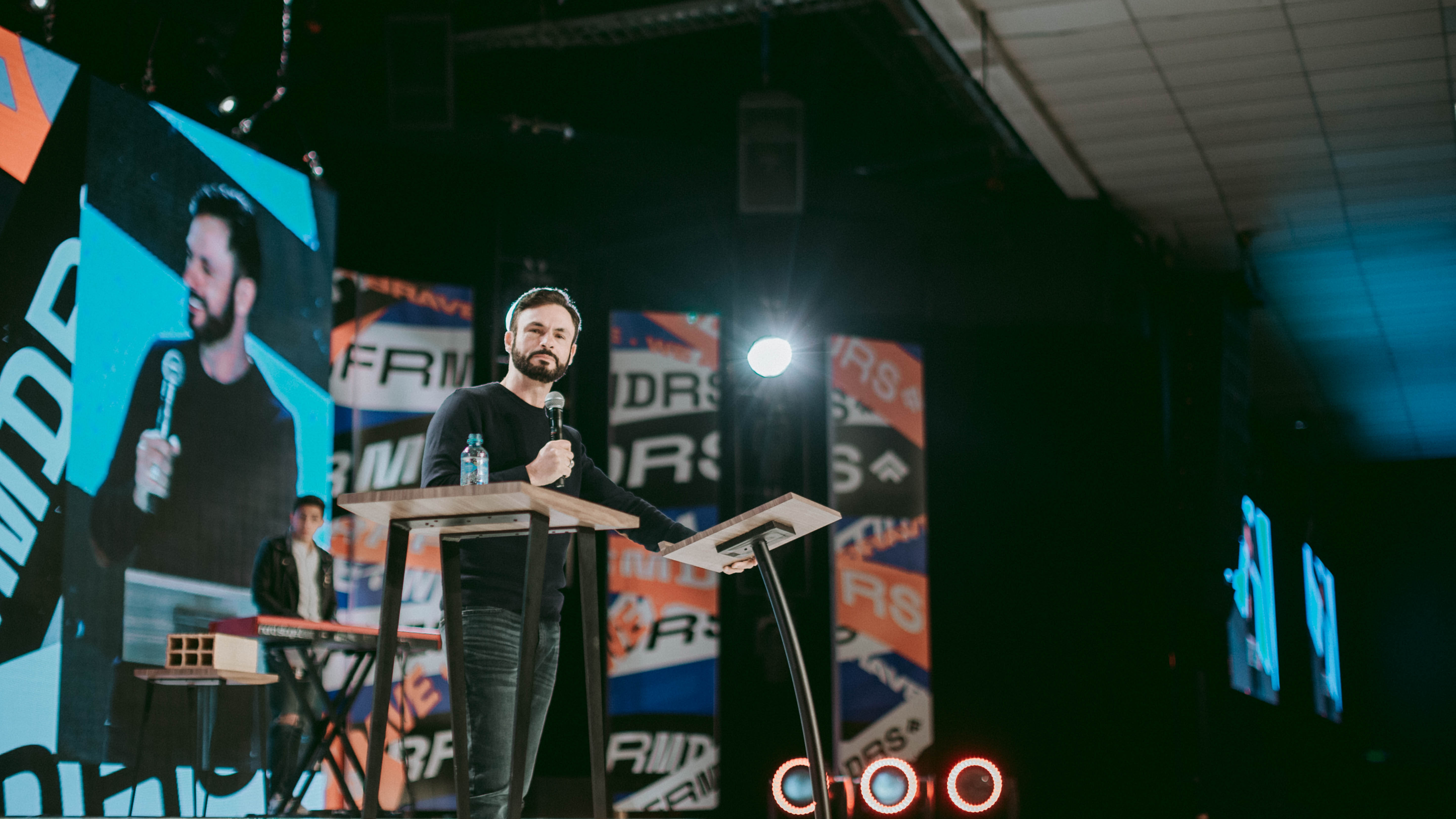 Dios tiene un propósito para tu vida - Pastor Eliemerson Proenca 