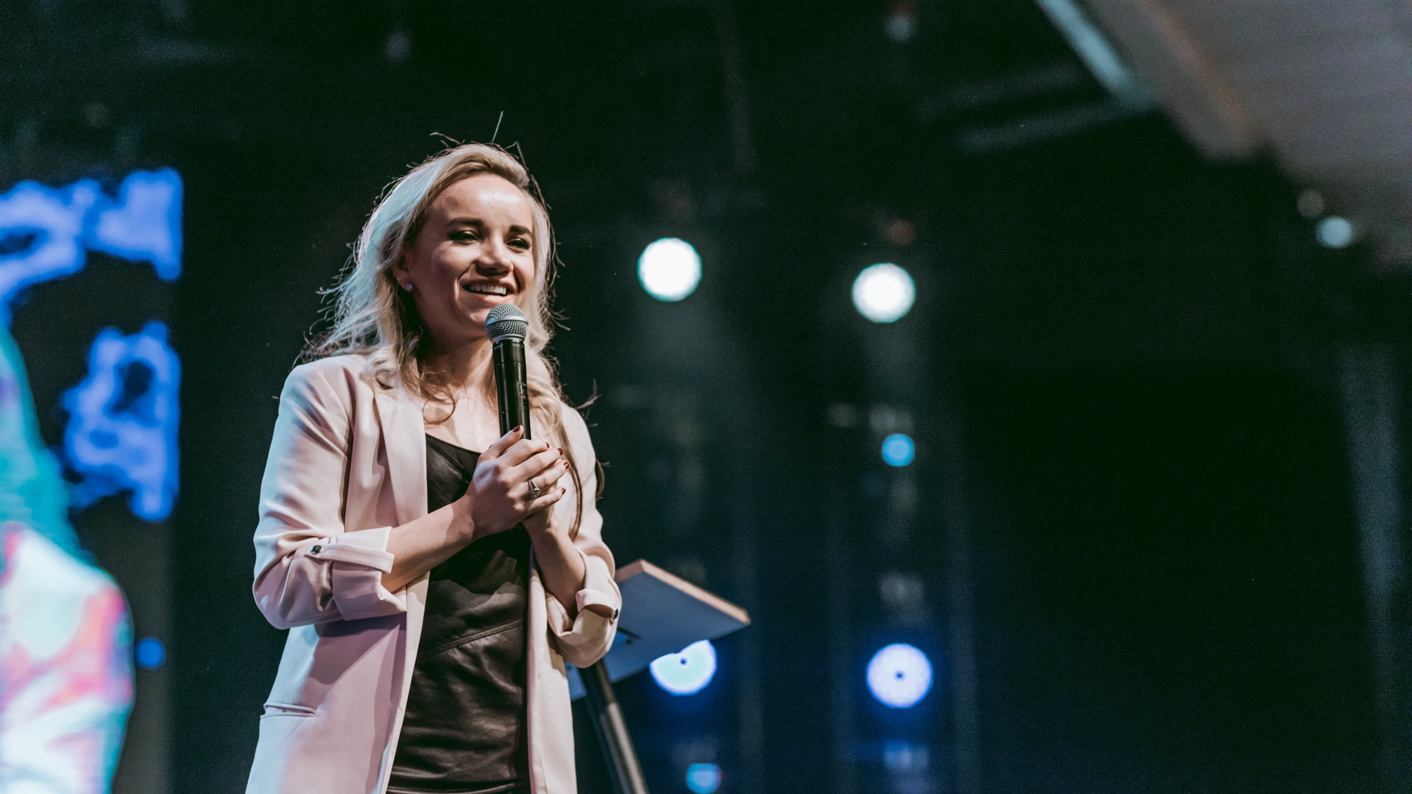 Una vida agradecida - Pastora Lorena Castellanos 