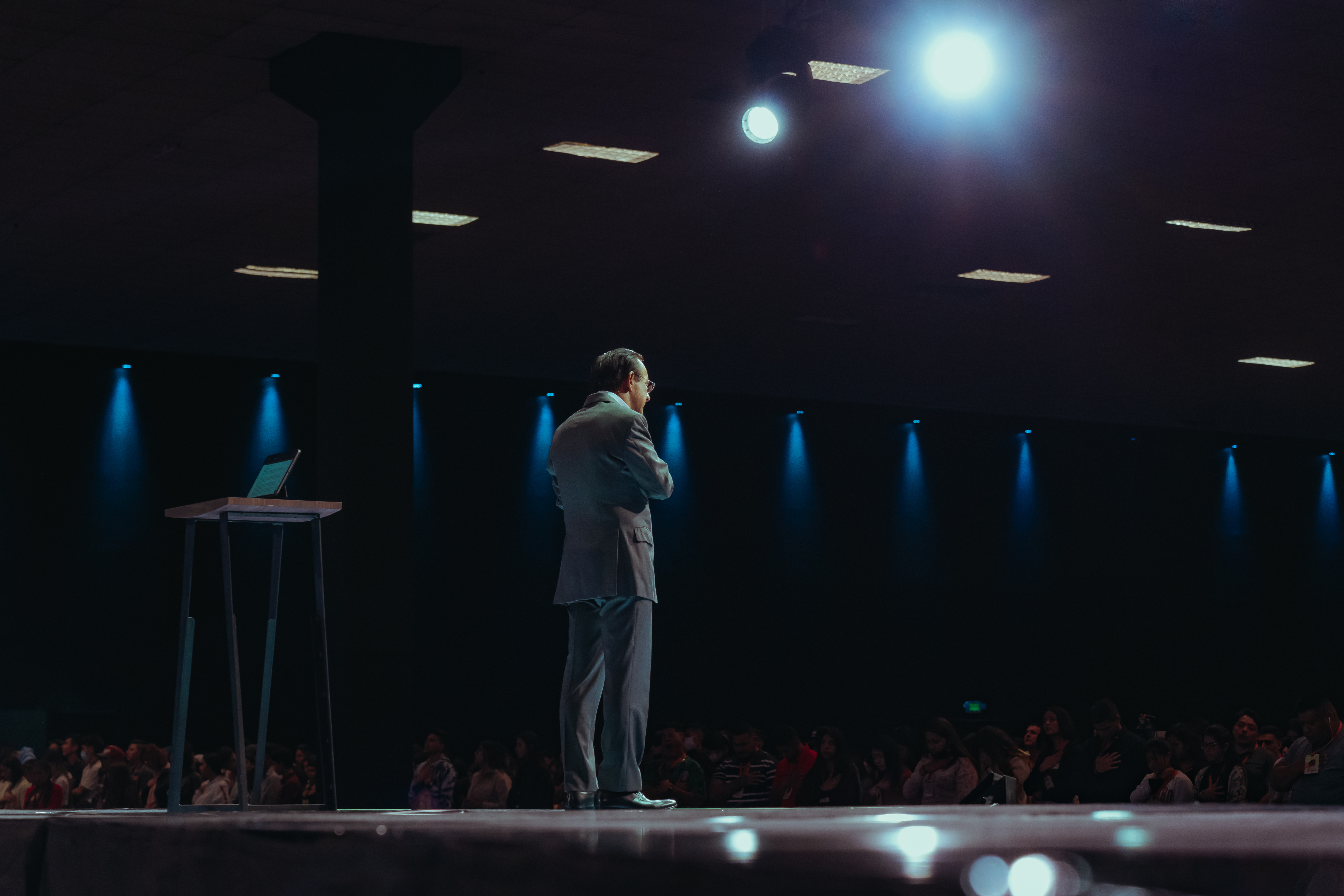 Enfocados en la Vision - Pastor Cesar Castellanos (Portugues)