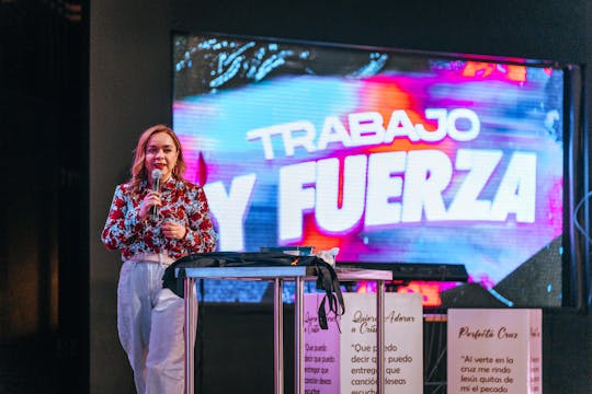 Equipo y Fuerza - Pastora Johanna Pro...