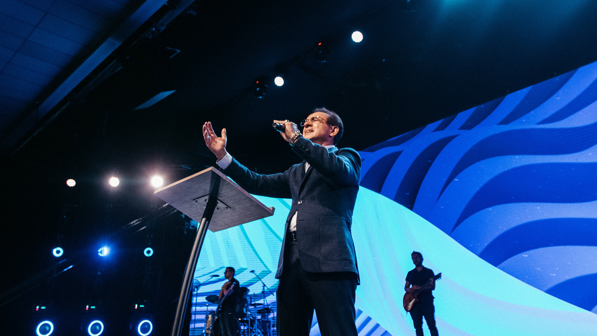 The price - Pastor Cesar Castellanos 