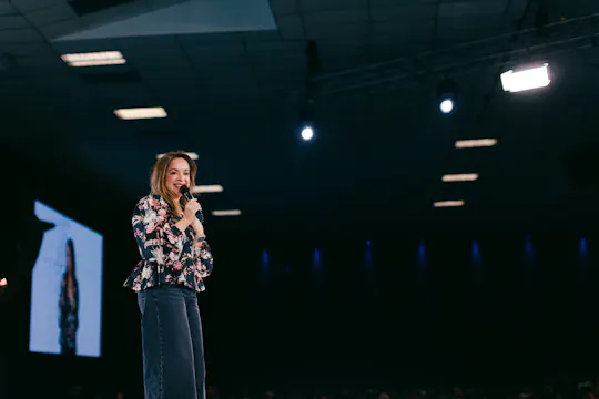 Levantate y resplandece - Pastora Joh...