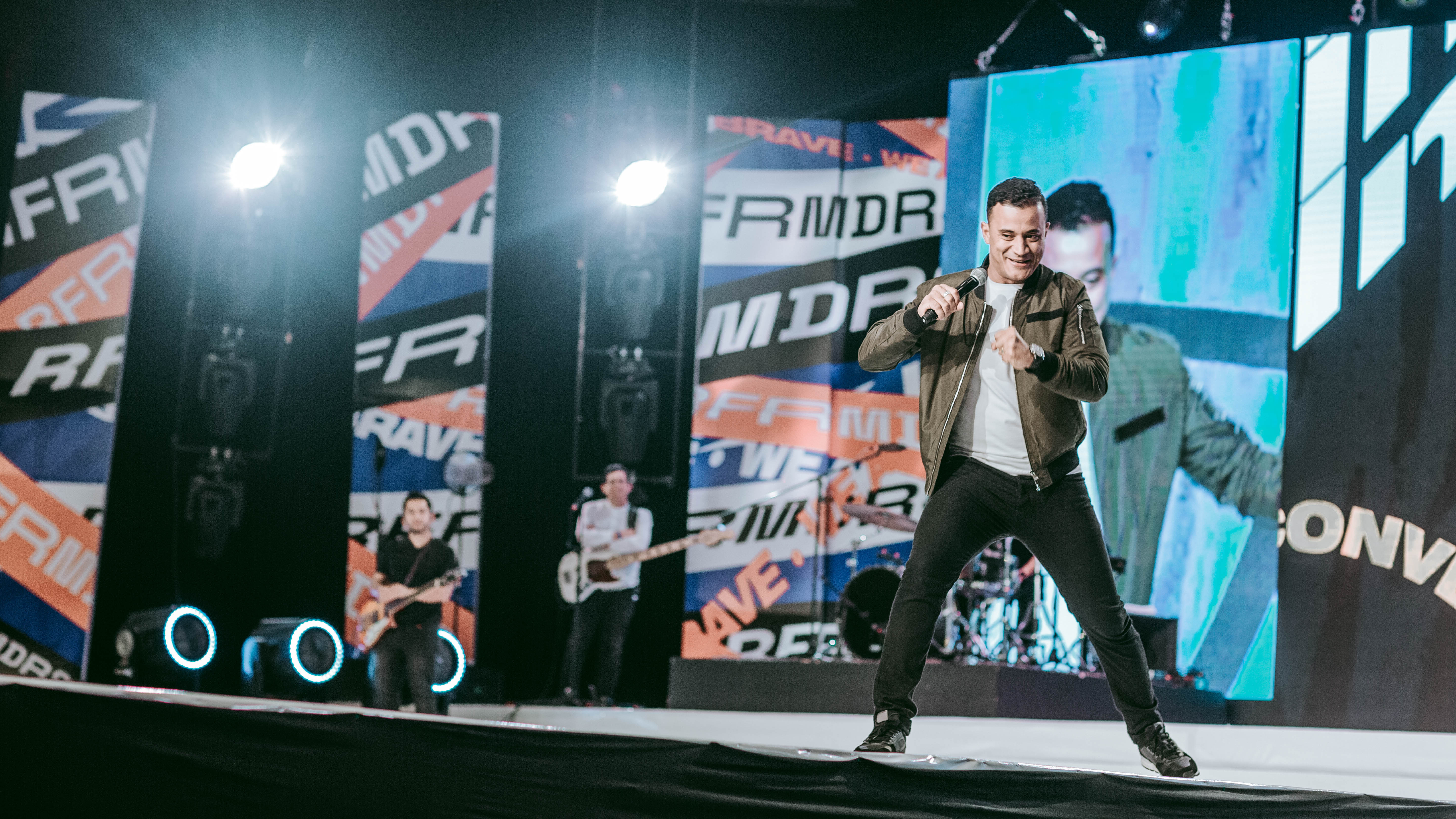 La presencia de Dios abre la puerta - Profeta Ronny Oliveira 