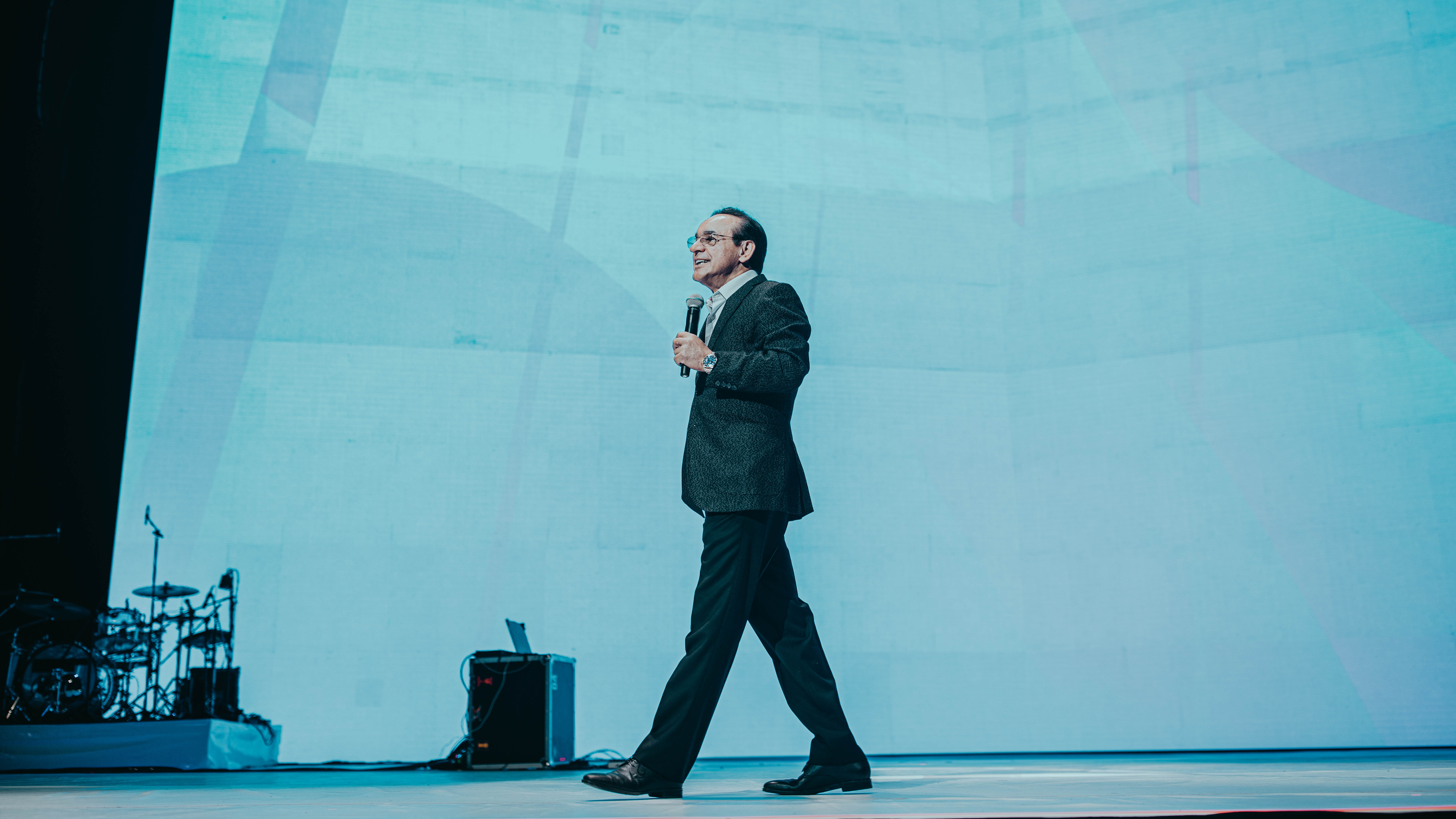 La riqueza que hay en la Sangre de Jesús - Pastor César Castellanos 