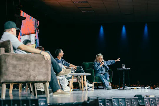 Panel: Falsos amores - Pastores Lau G...
