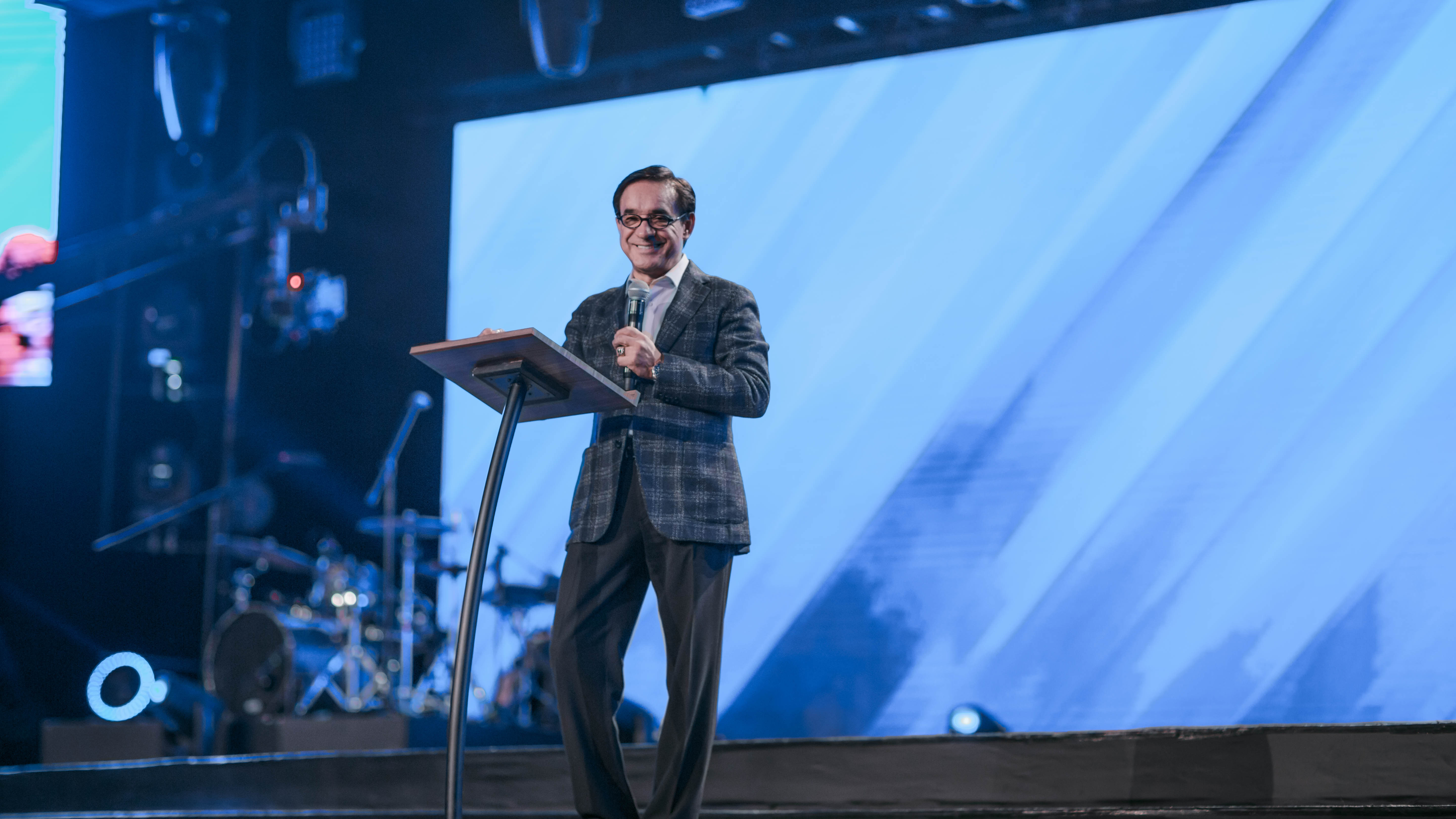 Principles of prosperity - Pastor Cesar Castellanos 