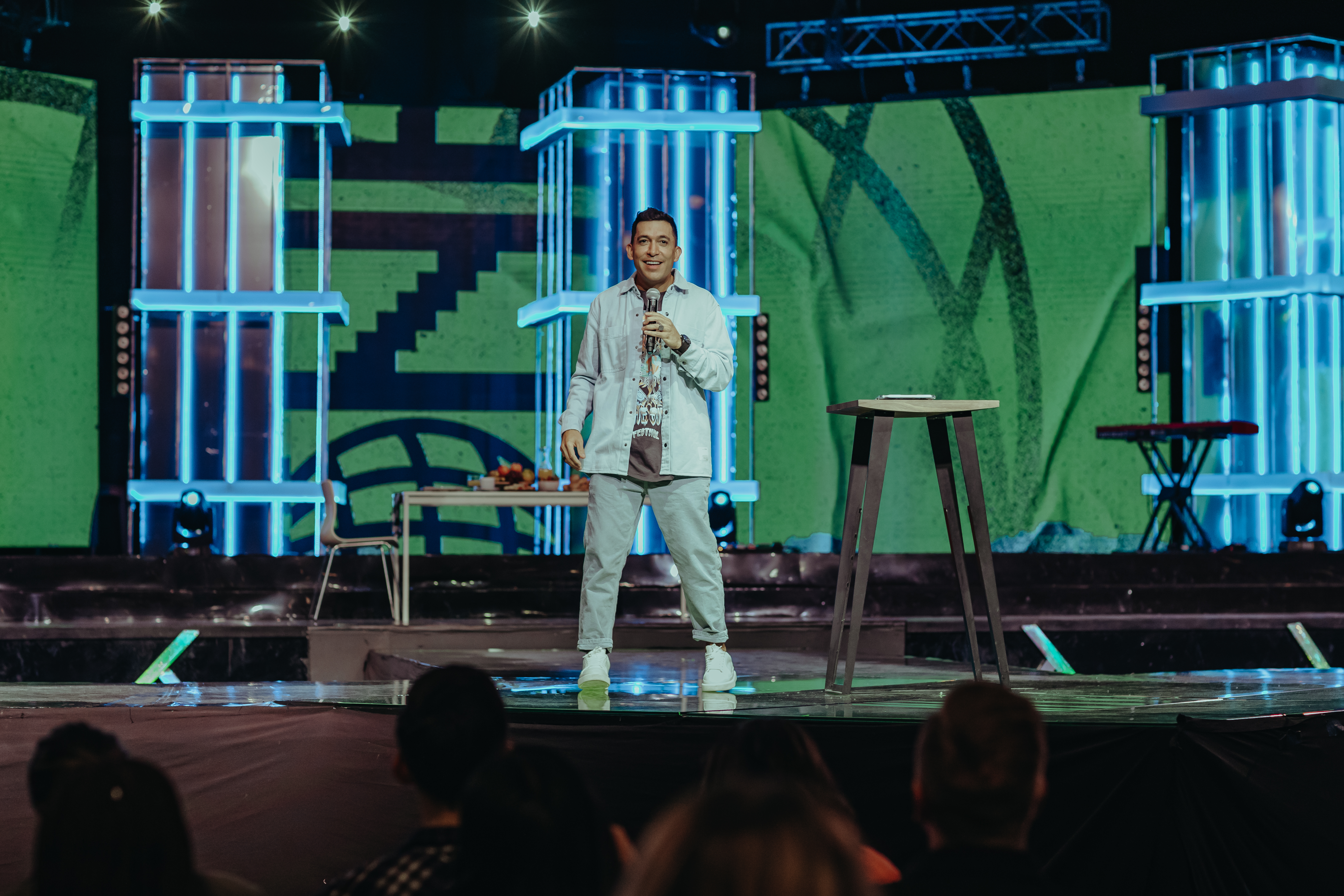 On your knees - Pastor Julian Gamba 