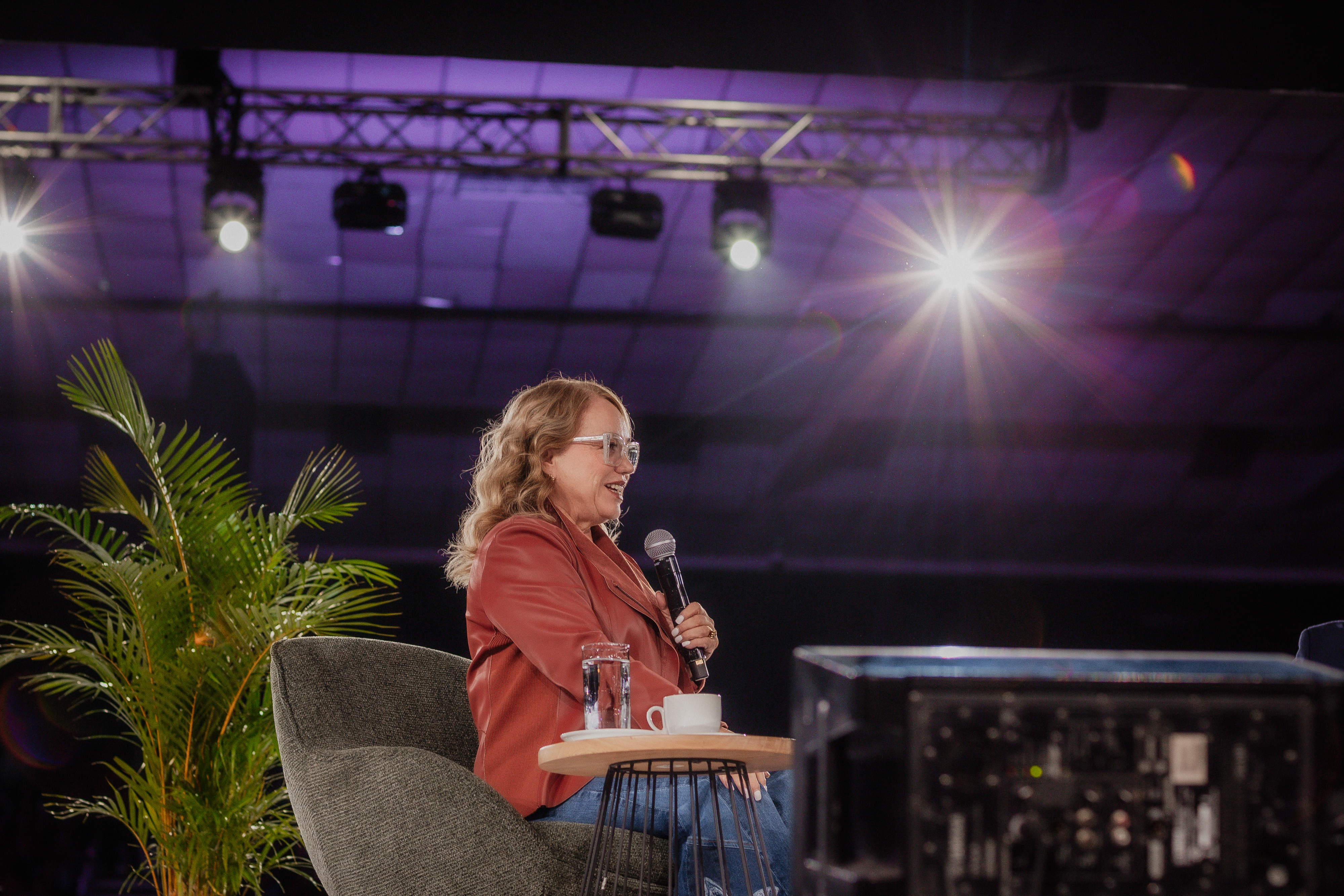 ¿Que tienes en tu casa?,¿Cuál es tu aceite? - Pastora Emma Claudia Castellanos