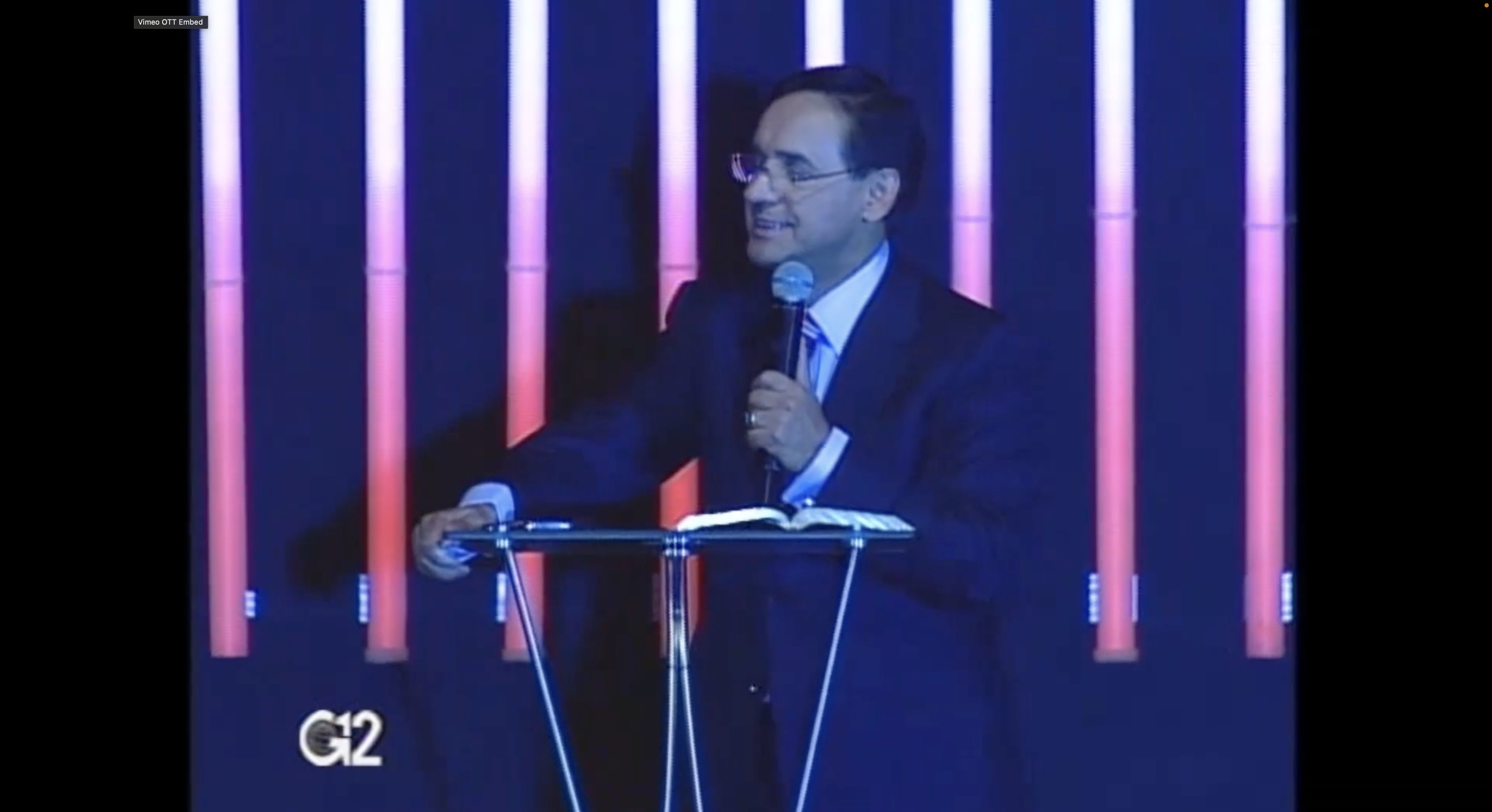 Su mano esta sobre mi