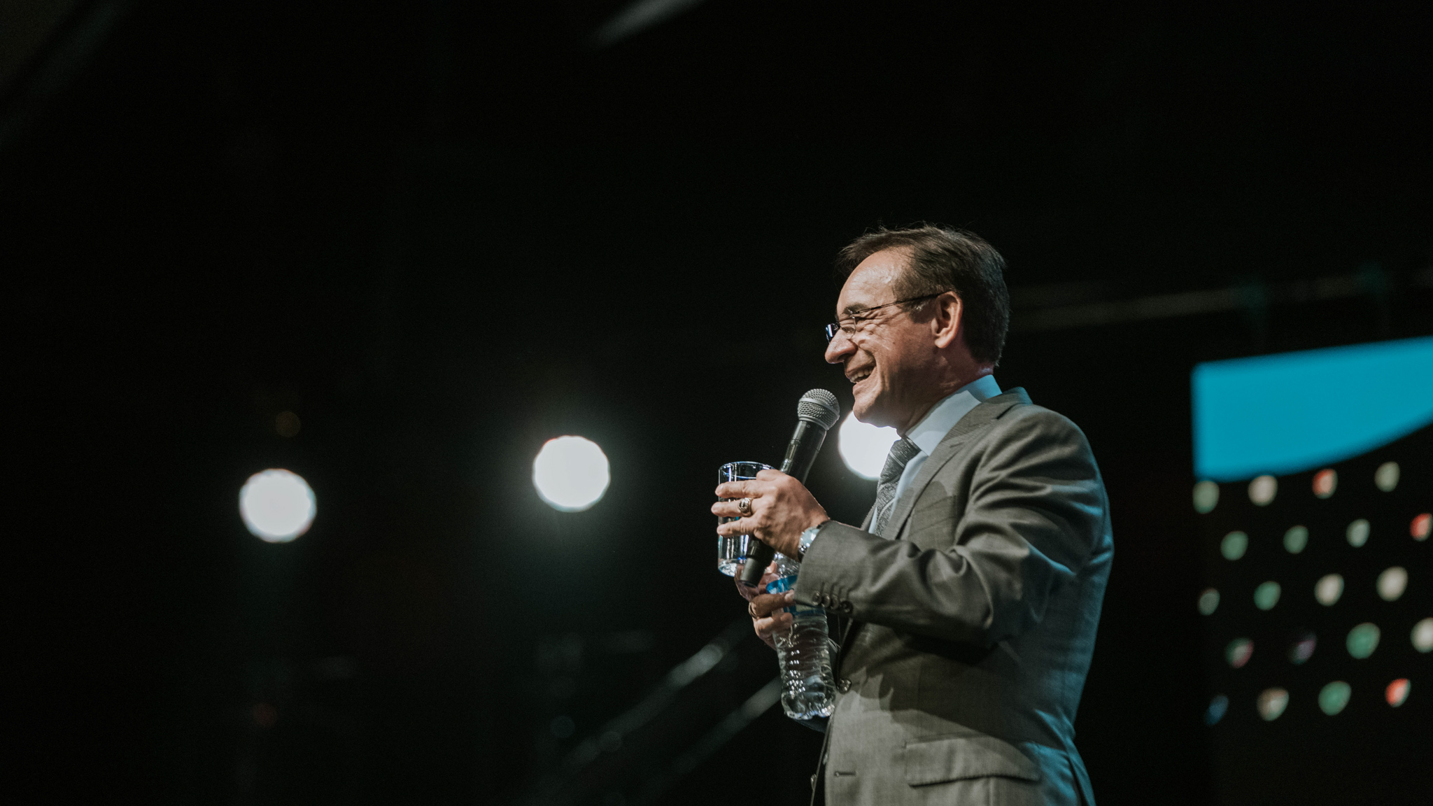 Hemos hallado gracia - Pastor César Castellanos 