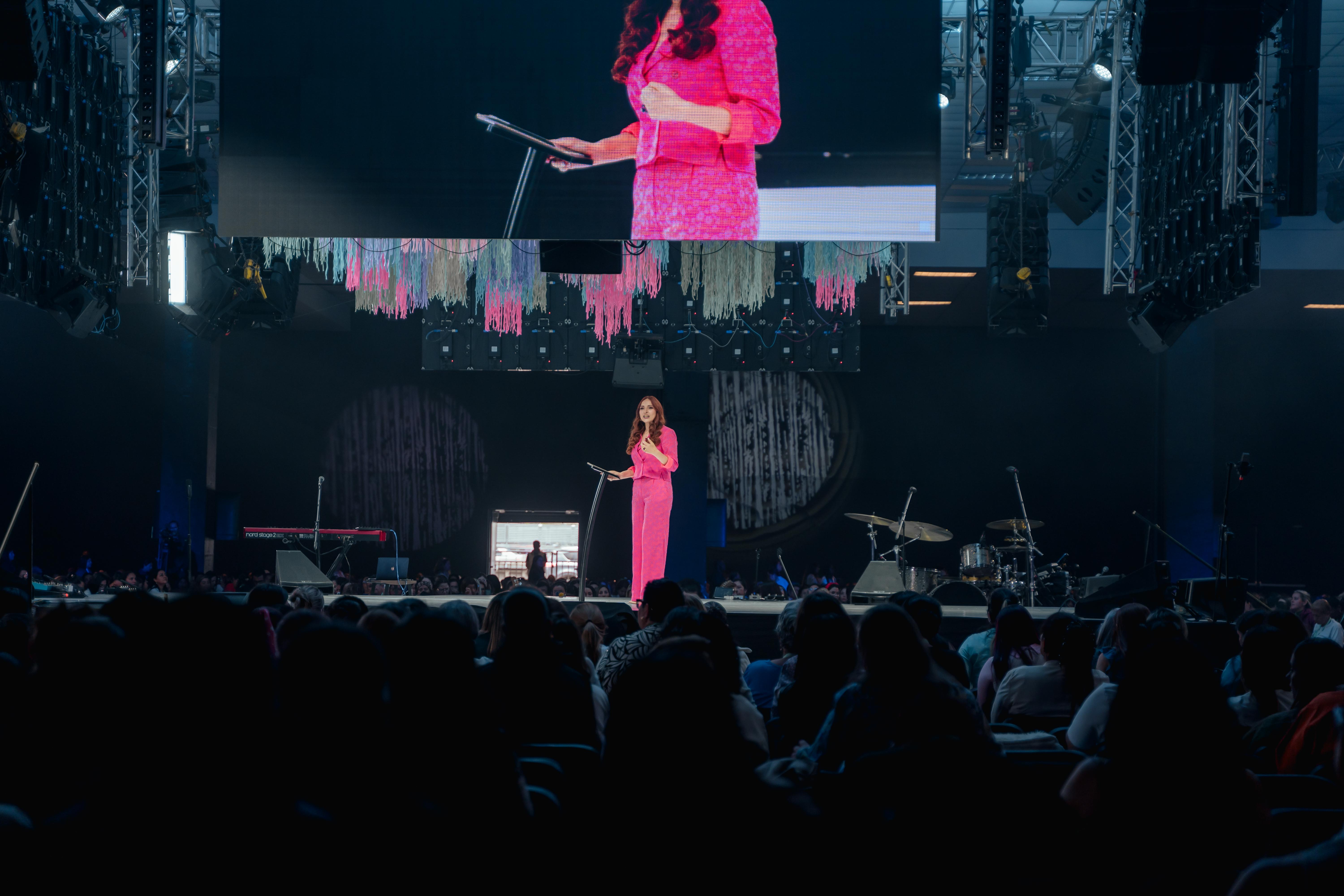 Manos llenas - Pastora Clara Sandoval