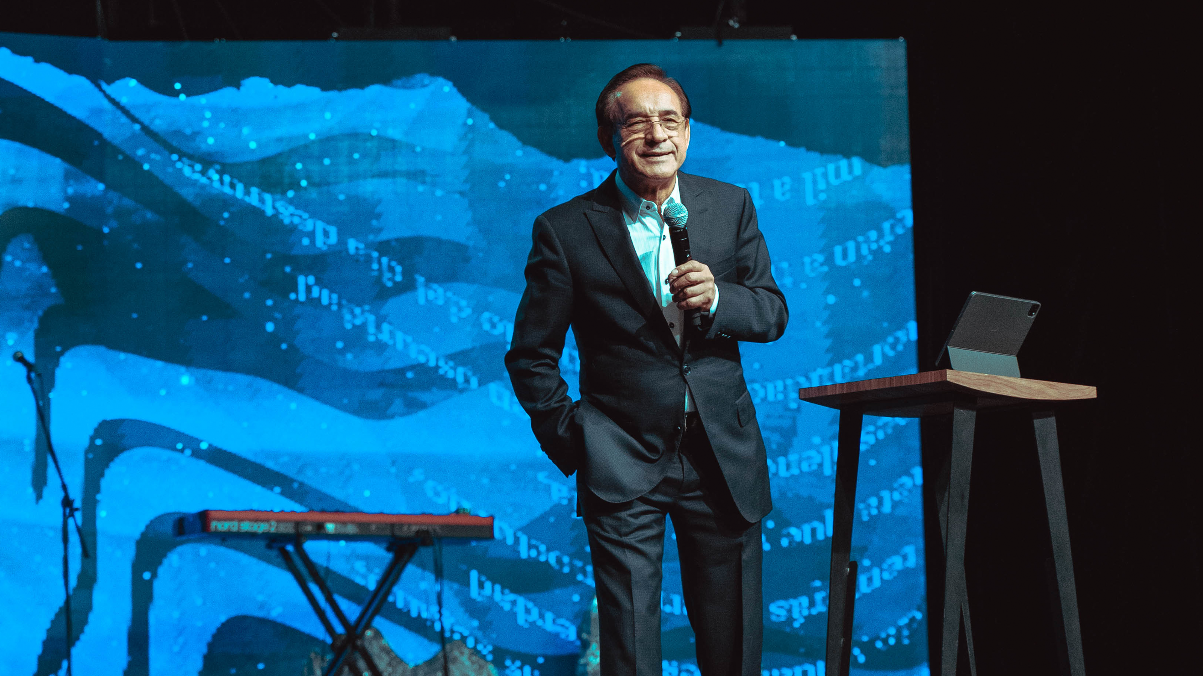 La Sangre que broto del cuerpo llagado de Jesús - Pastor César Castellanos