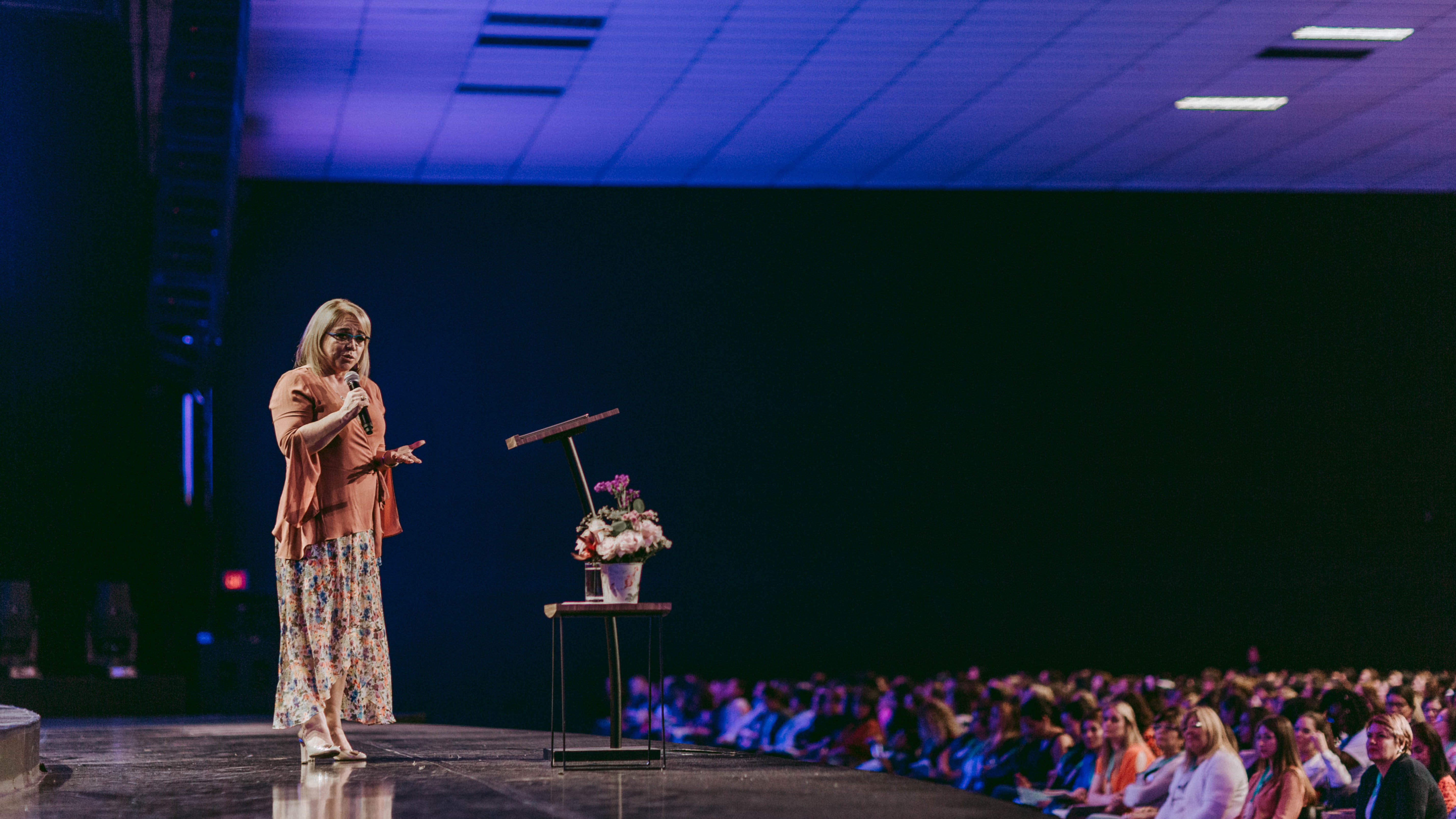 Grace that leads you to live in freedom - Pastor Emma Claudia Castellanos 