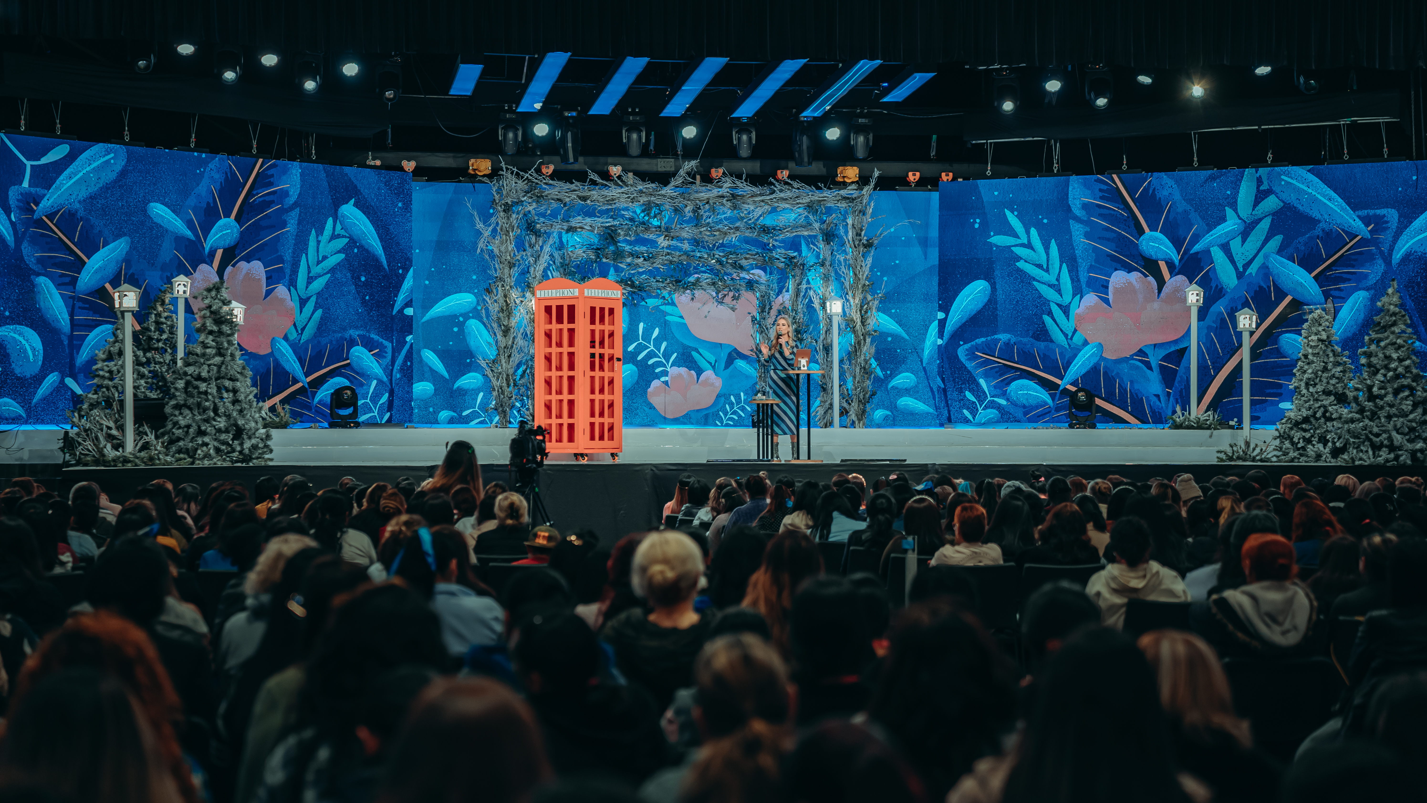 Dios te llama para un momento como este - Pastora Esra Barrios