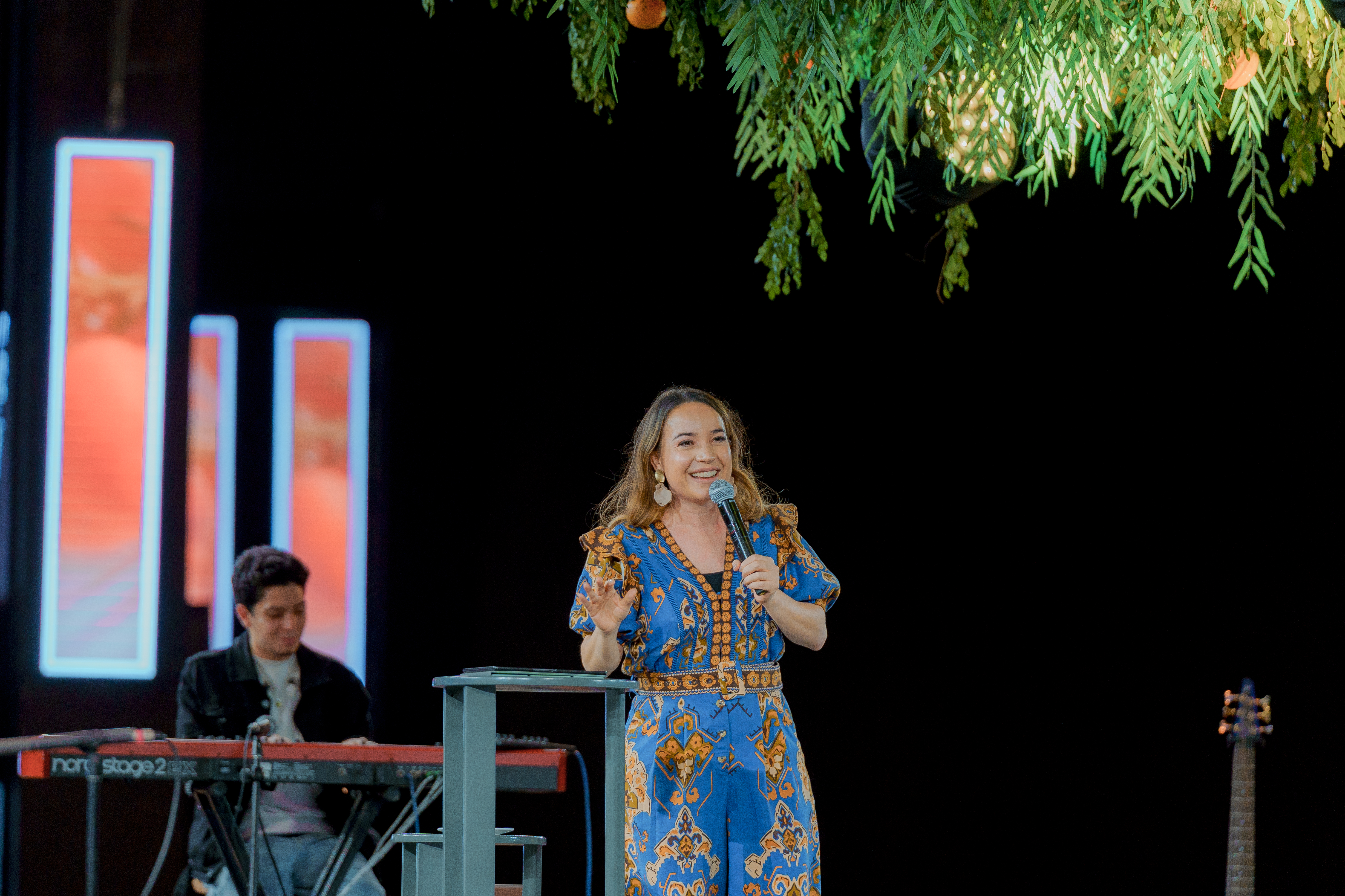 Mi túnica roja - Pastora Sara Guerra