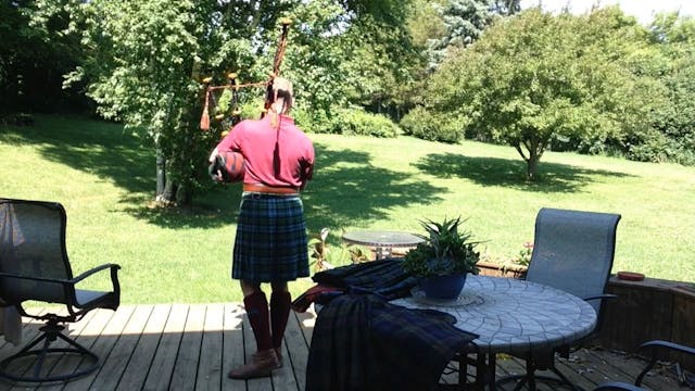 Fastening the Kilt