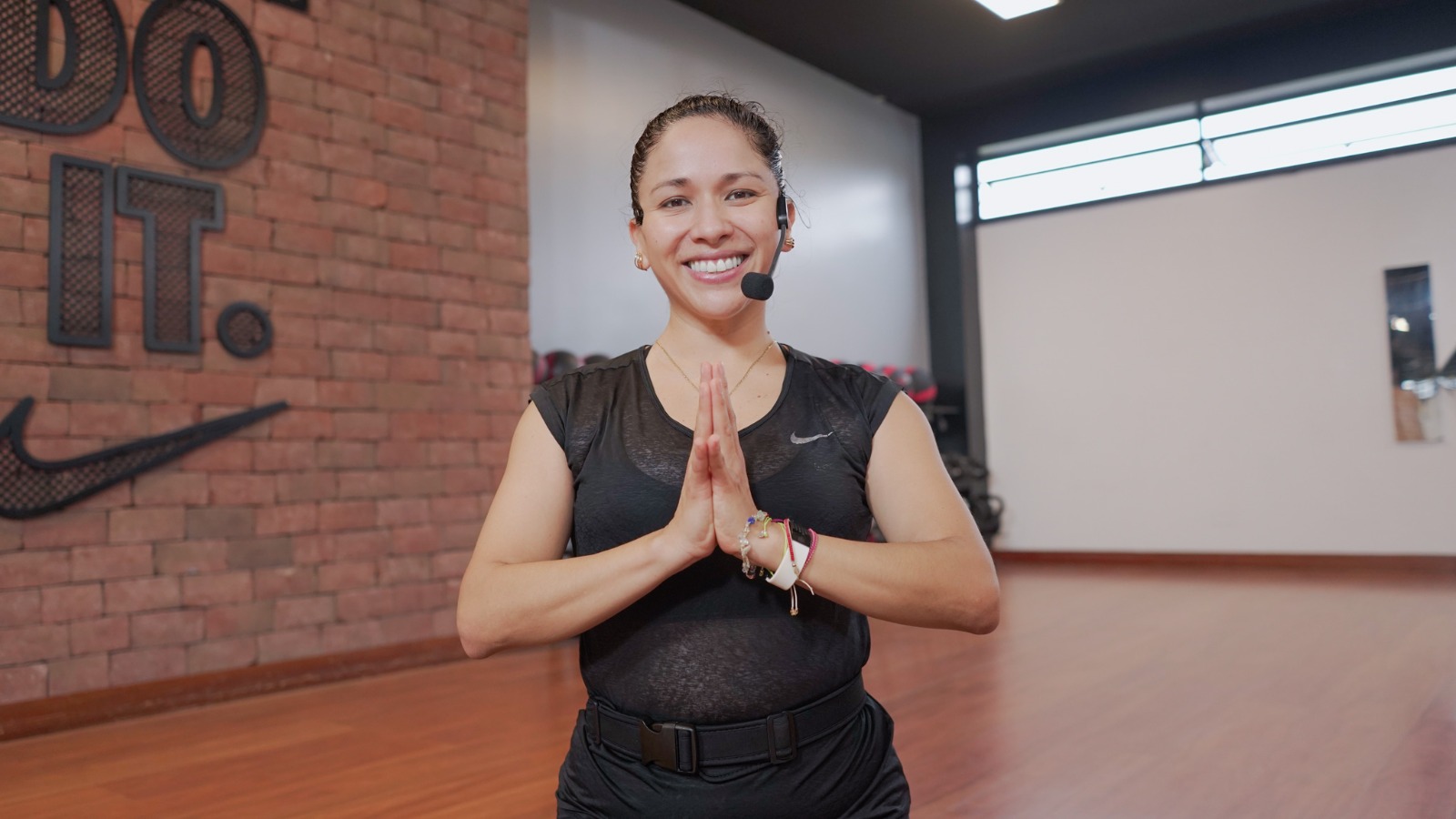 40 minutos SOUL YOGA con Sandra Rios | Full Vinyasa Flow