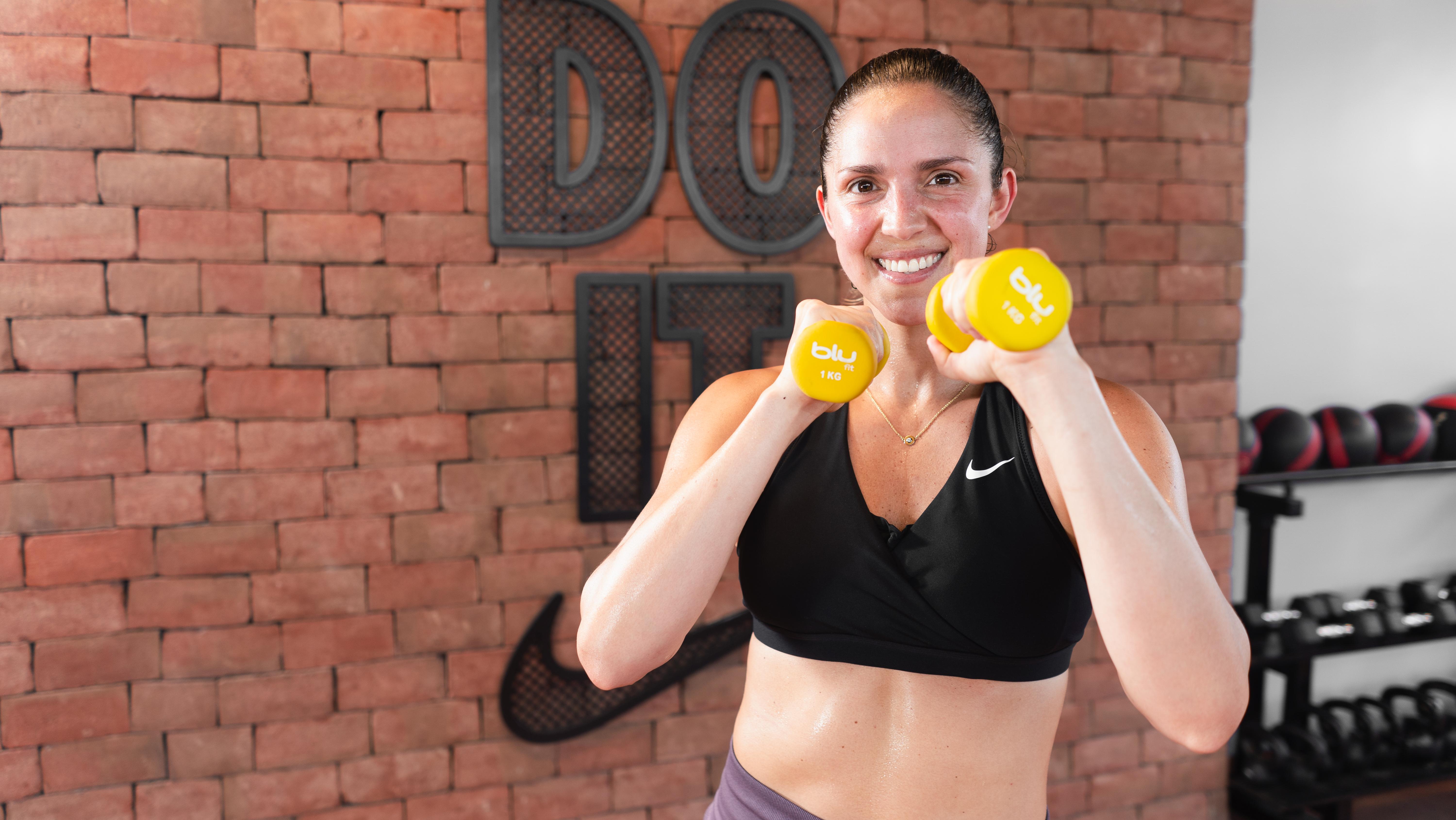 40 minutos KO con Karina Brain