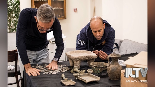 Police pull over bad driver & discover antiquities thieves
