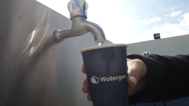 Israeli company makes WATER out of th...