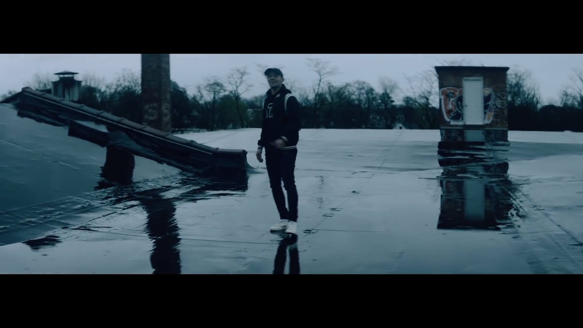 WAR CRY - SOCIAL CLUB MISFITS Feat WELLS TAUREN 