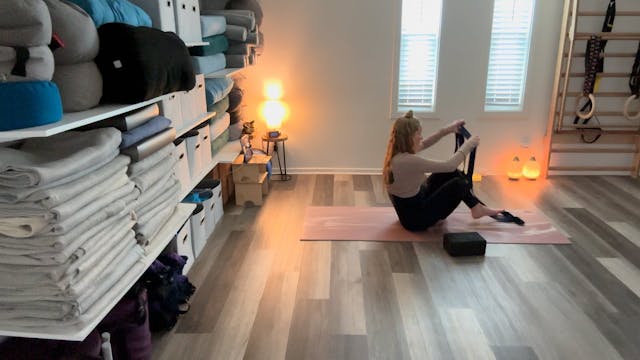 Yin Yoga, Trauma Informed: Hips 