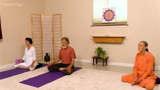 Hatha Yoga - Mixed Level with Swami Divyananda