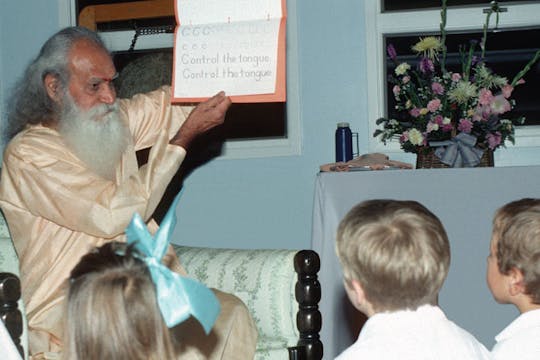 Swami Satchidananda Answers Kid's Que...