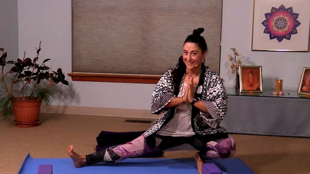 Hatha Yoga - Mixed Level with Malati Kurashvili - October 27, 2020