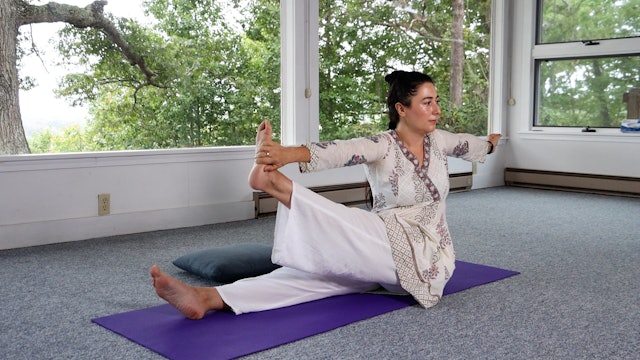 20-min Level 2 Hatha Yoga Class with Malati Kurashvili