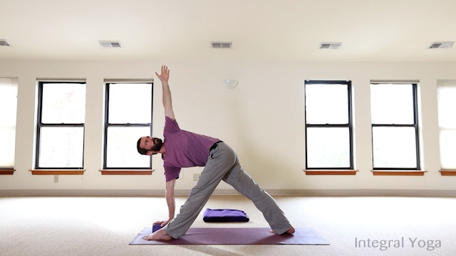 Hatha Yoga: 30-minute Level 2/3 with Zac Parker